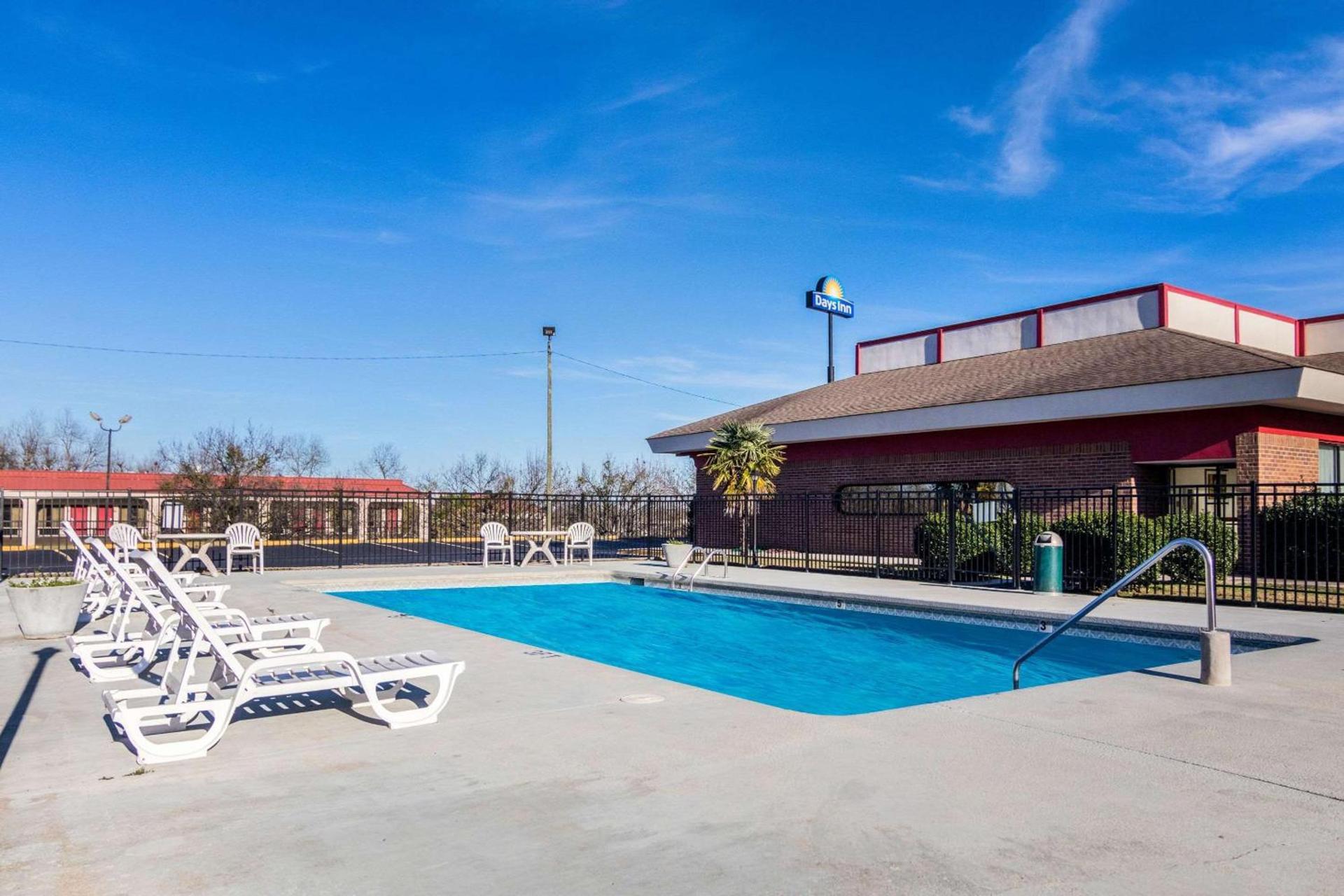 Econo Lodge Inn & Suites Conference Center Dublin photo 18