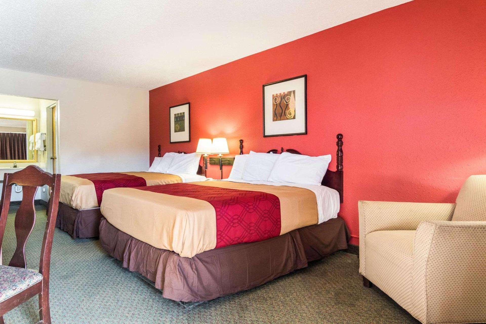 Econo Lodge Inn & Suites Conference Center Dublin photo 11
