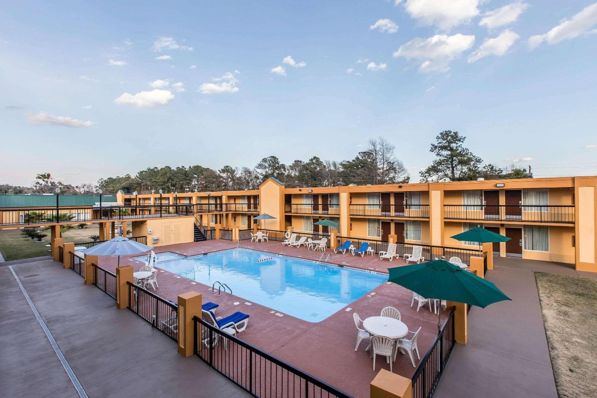 Quality Inn Savannah Midtown photo 6