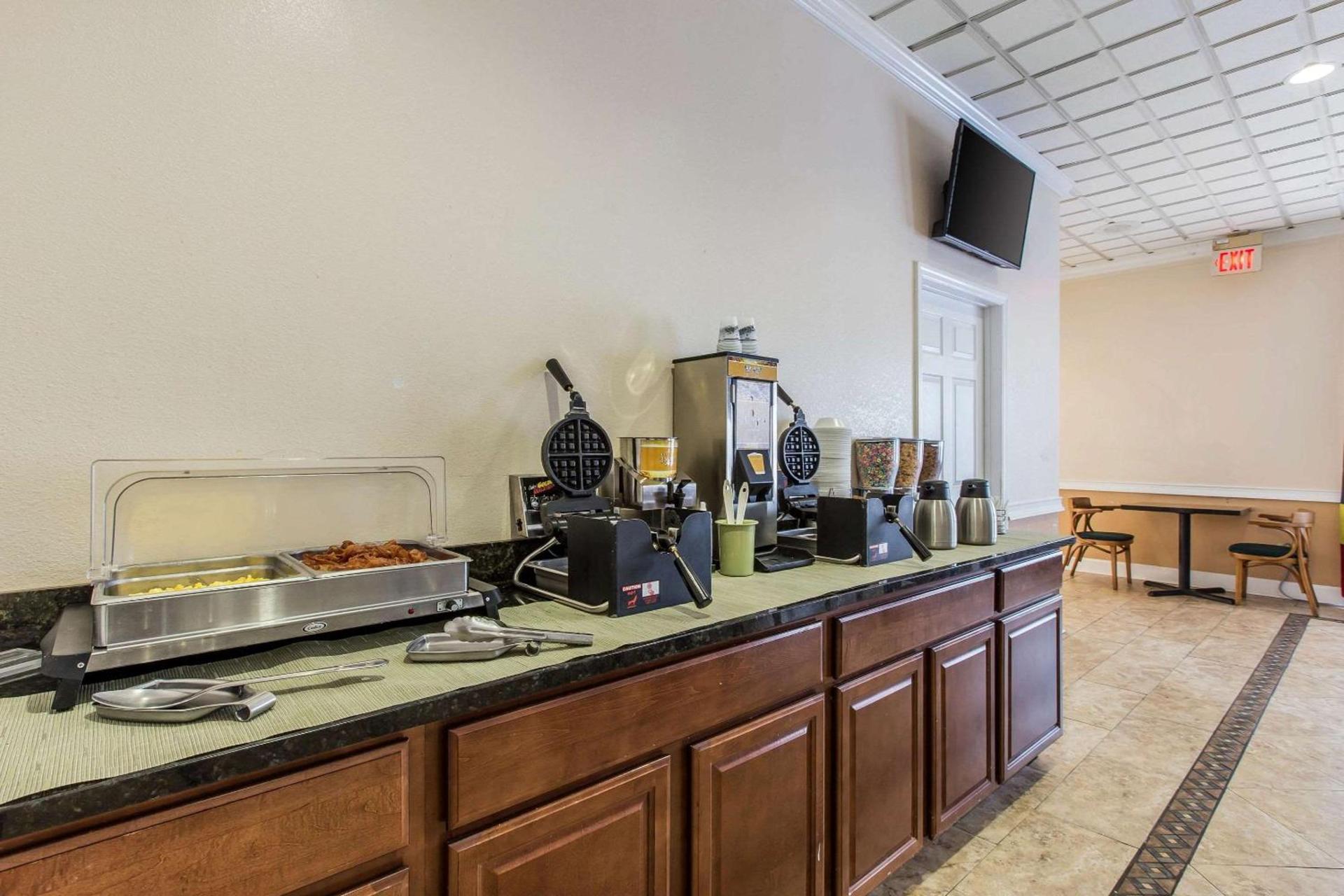 Quality Inn Savannah Midtown photo 9