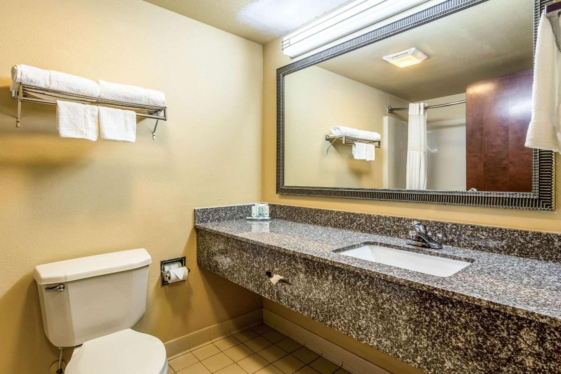 Quality Inn Sandersville photo 14