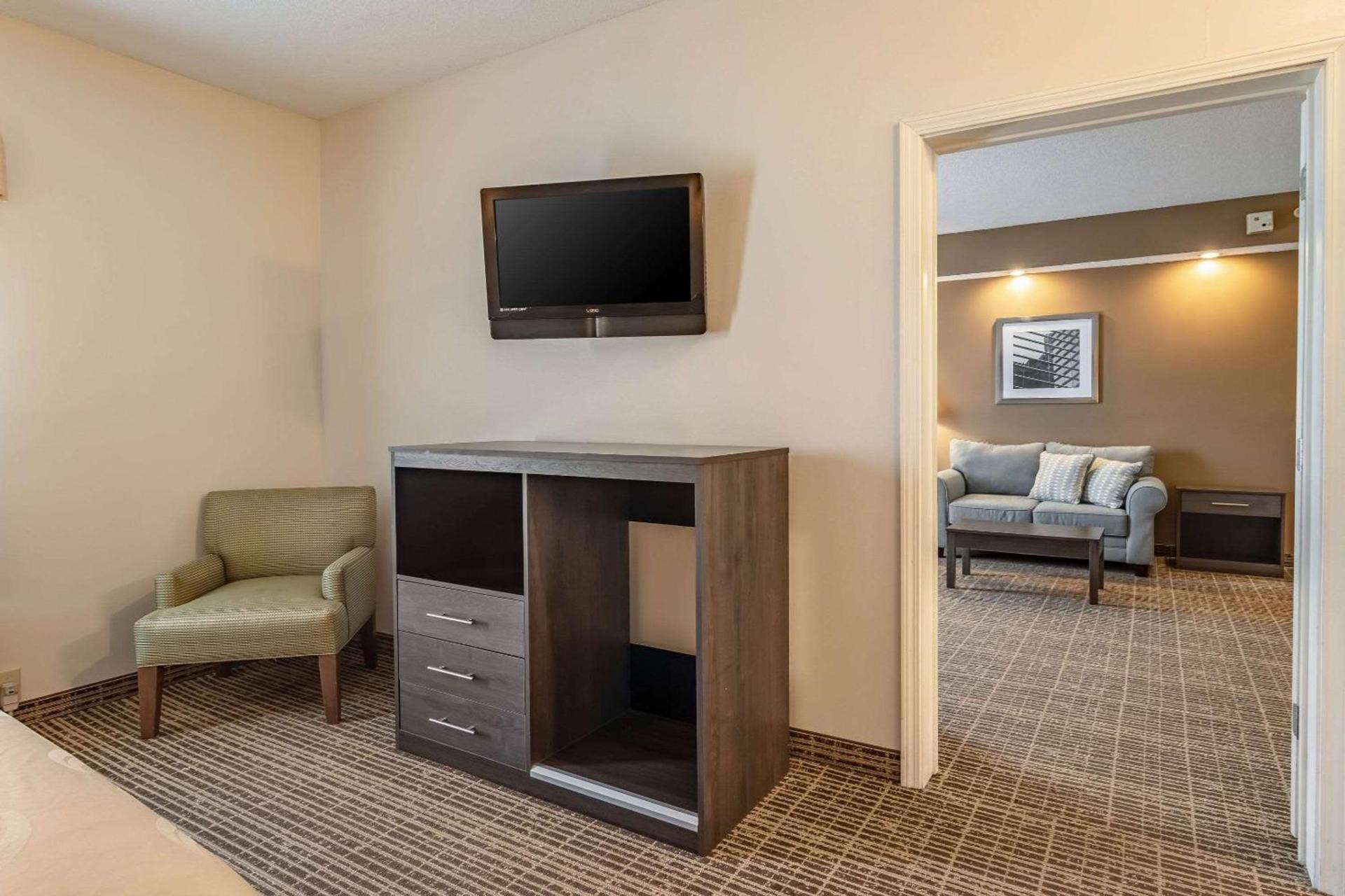 Quality Inn Rome South photo 17