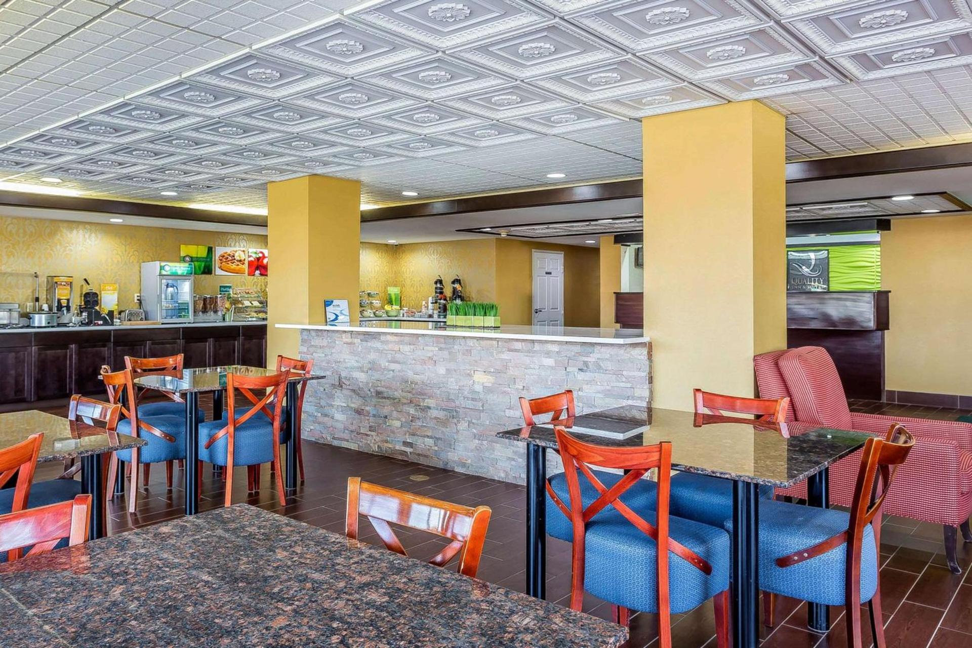 Quality Inn & Suites near Robins Air Force Base photo 2
