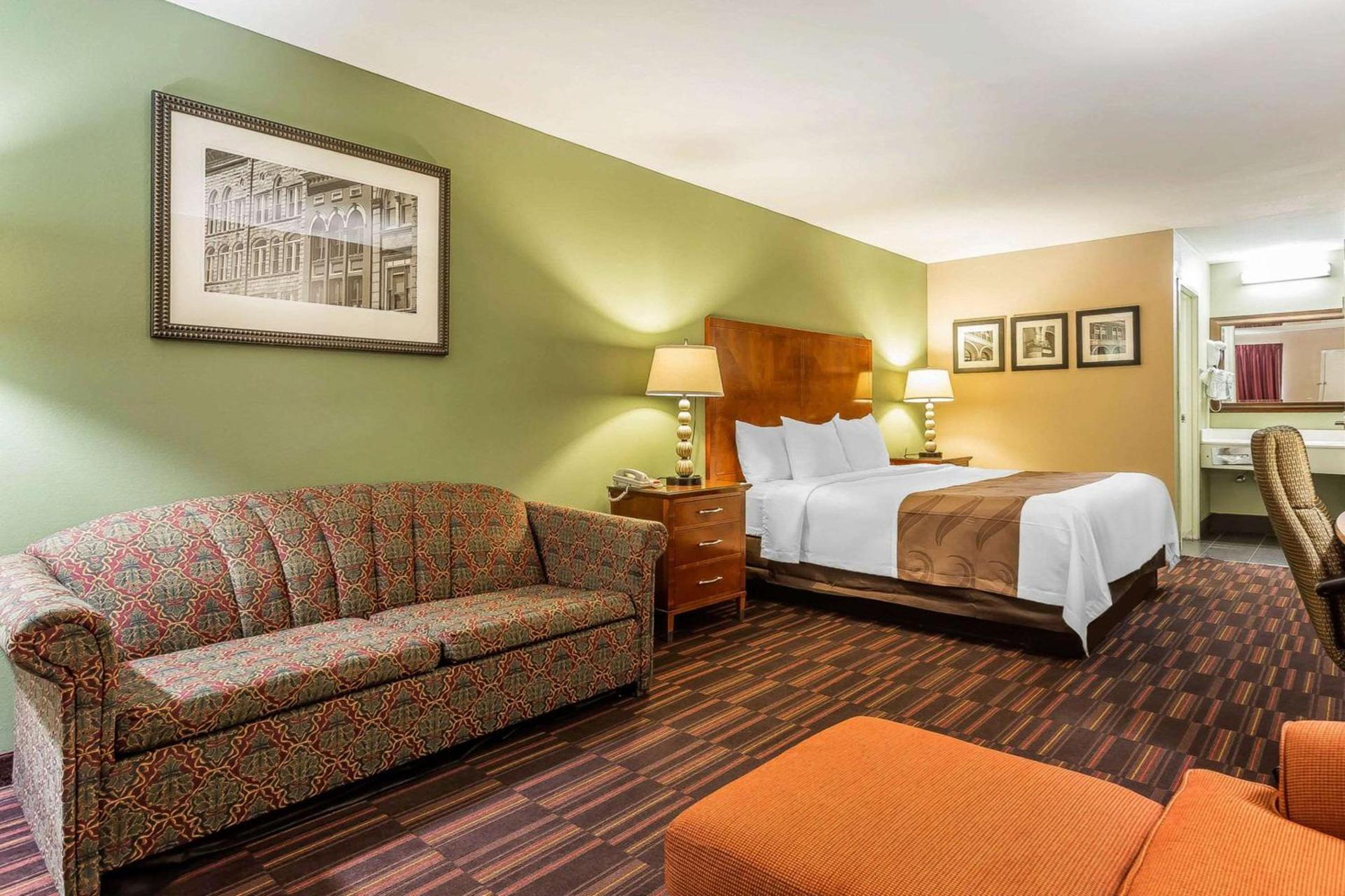 Quality Inn & Suites near Robins Air Force Base photo 4