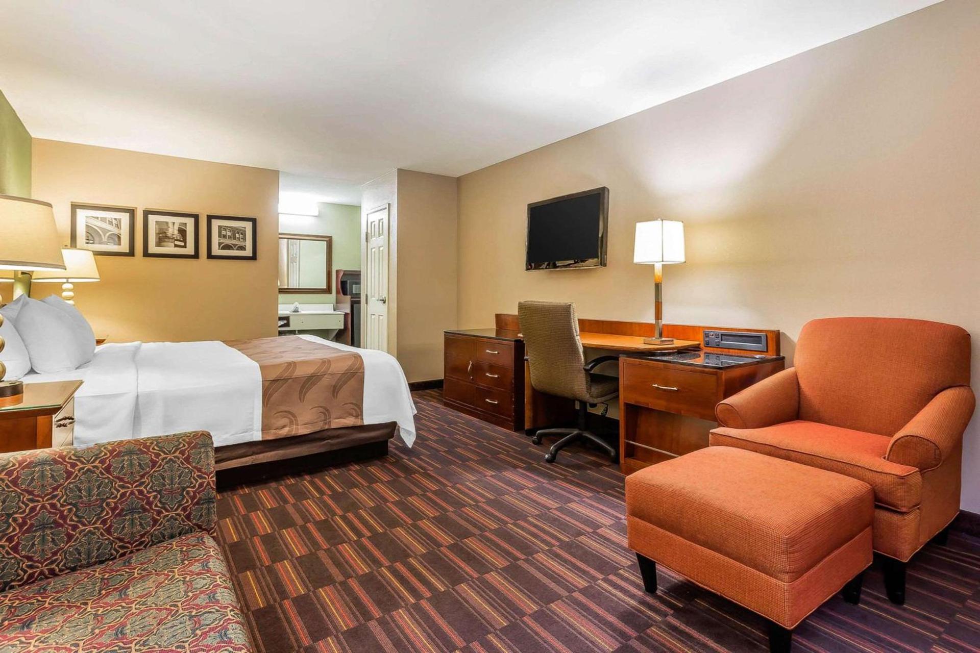 Quality Inn & Suites near Robins Air Force Base photo 10