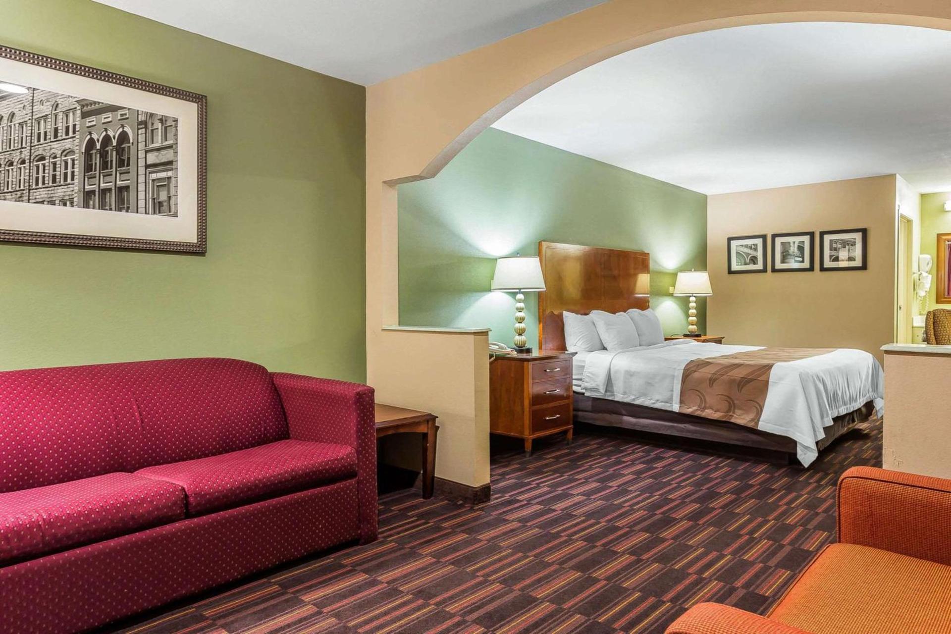 Quality Inn & Suites near Robins Air Force Base photo 13