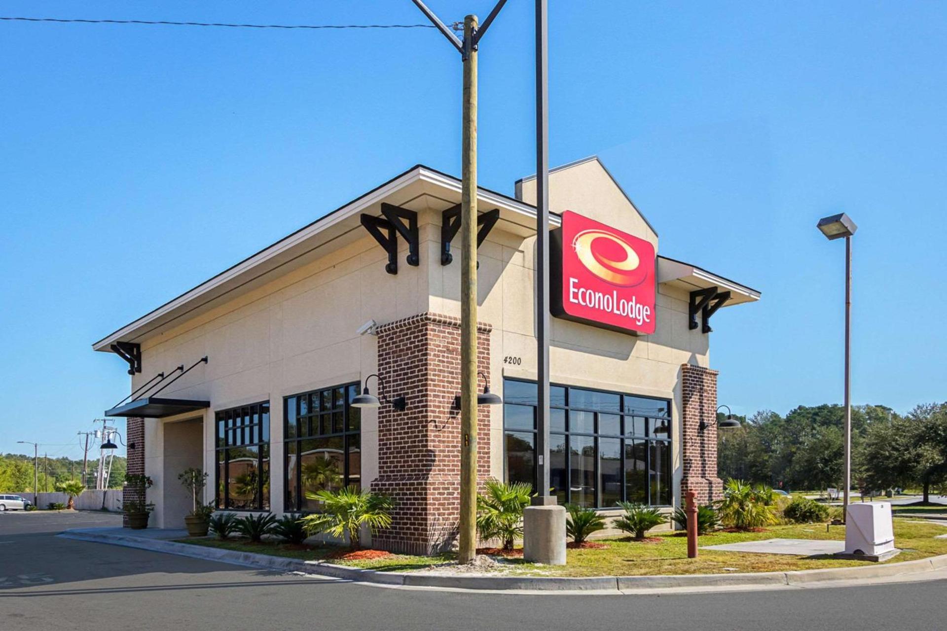 Econo Lodge Garden City - Savannah photo 25
