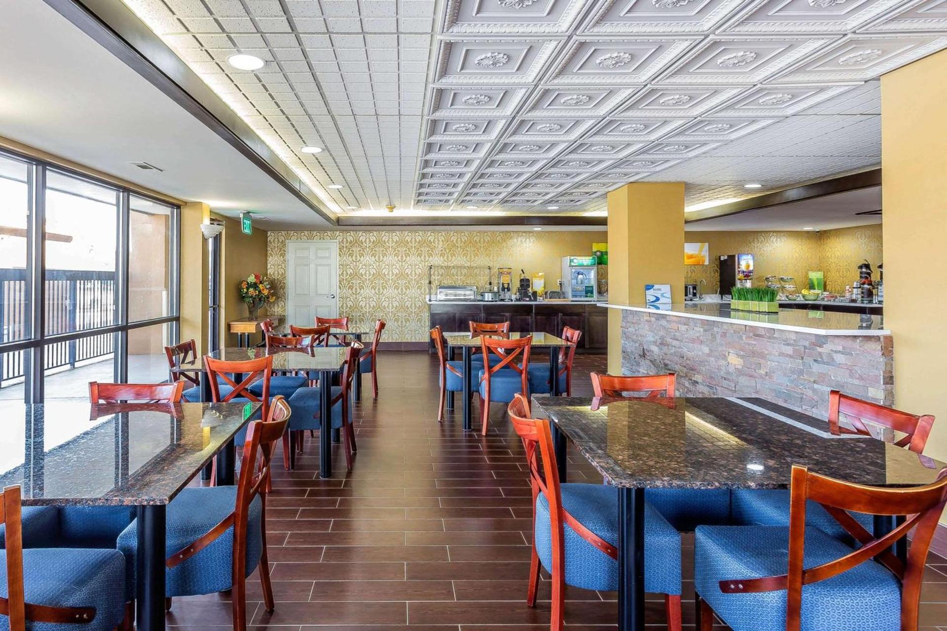 Quality Inn & Suites near Robins Air Force Base photo 18