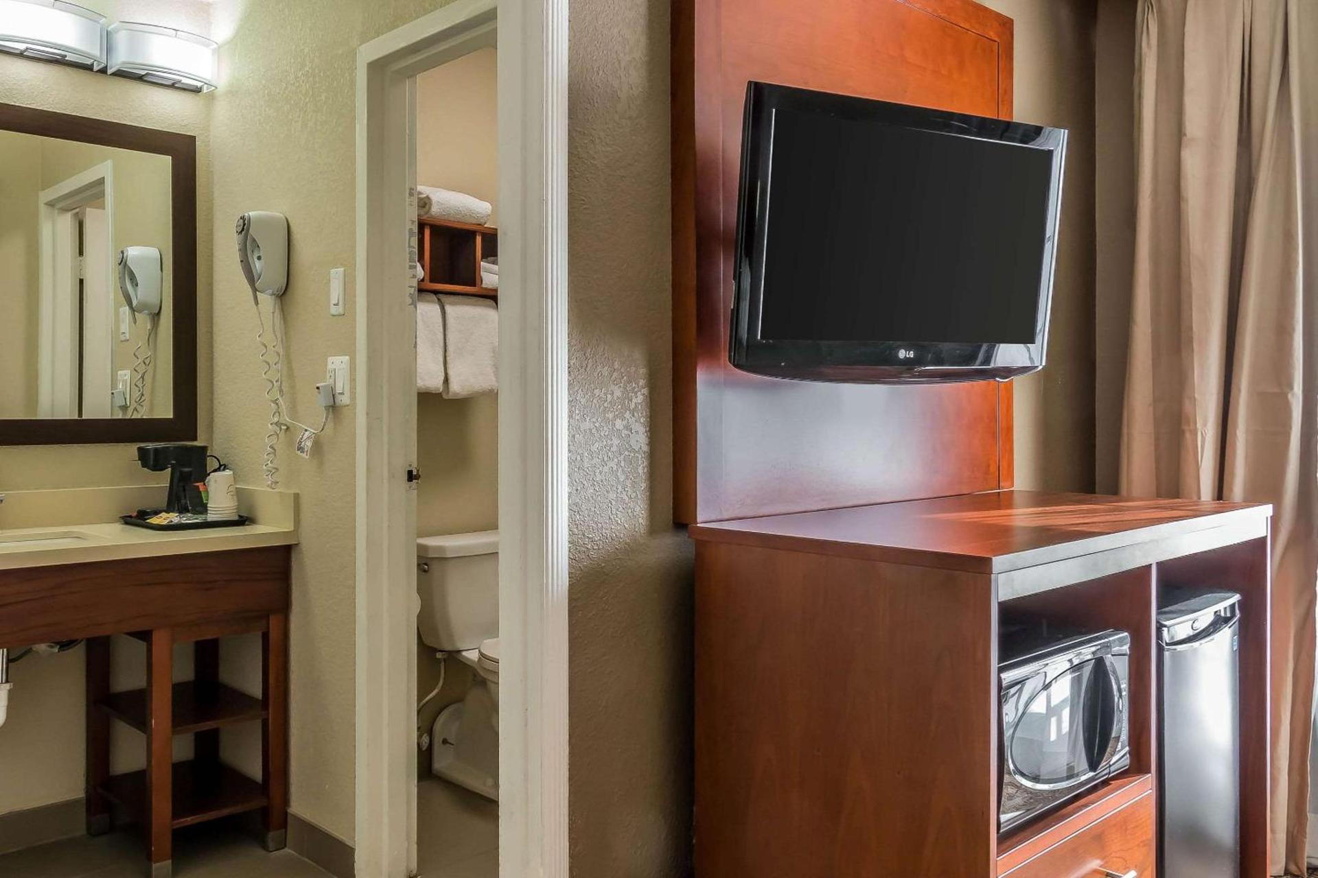Comfort Inn Savannah Midtown photo 25