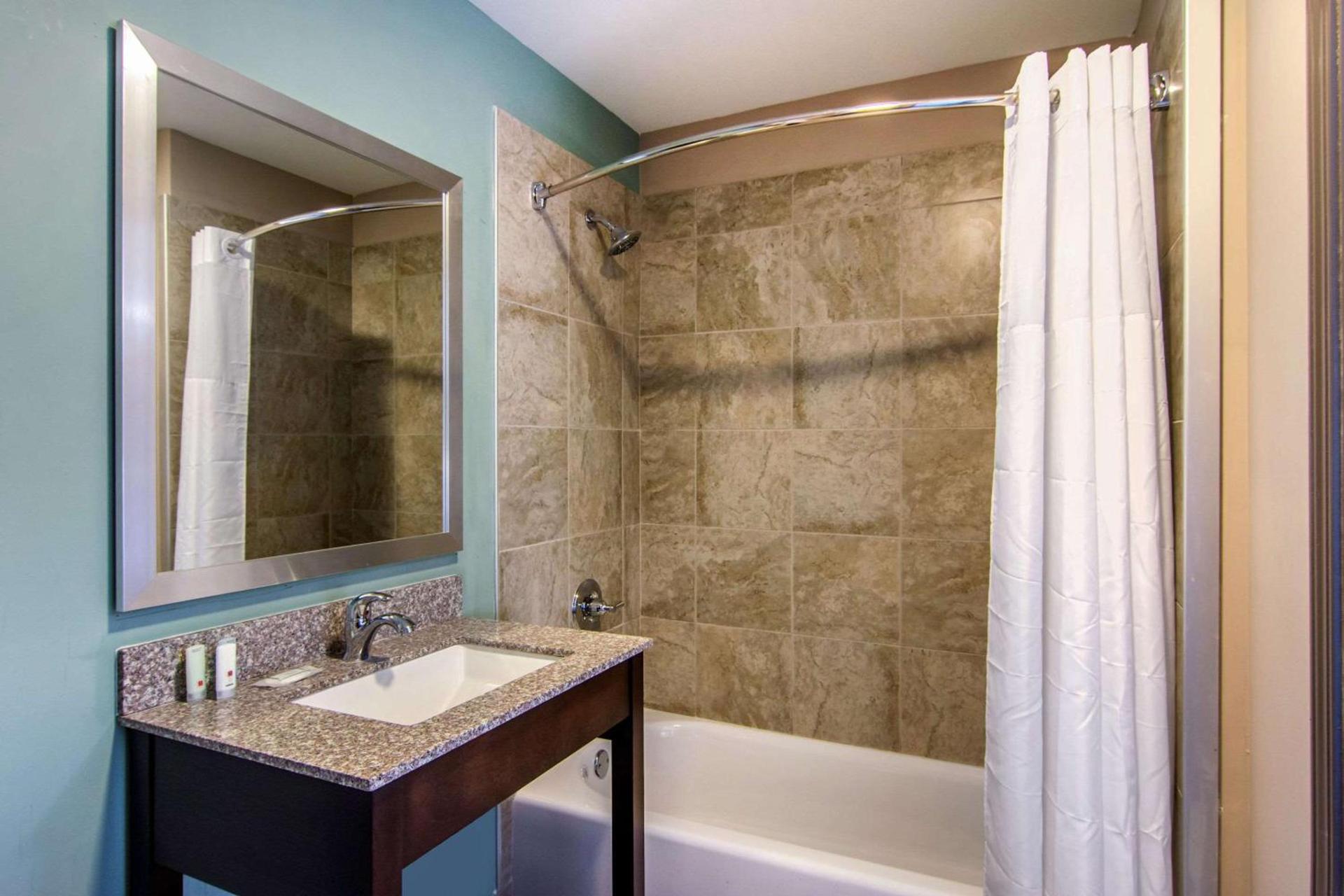 Clarion Inn & Suites Atlanta Downtown photo 7