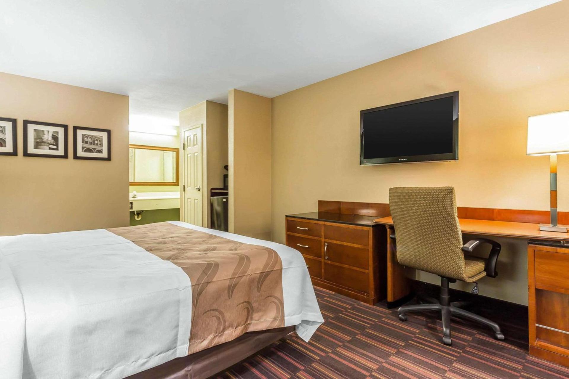 Quality Inn & Suites near Robins Air Force Base photo 21