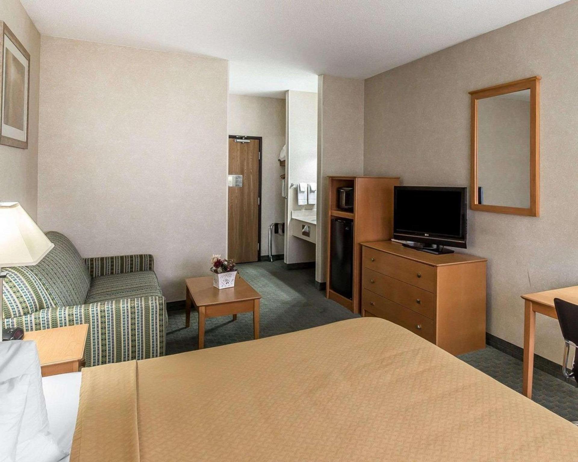 Quality Inn at Collins Road - Cedar Rapids photo 24