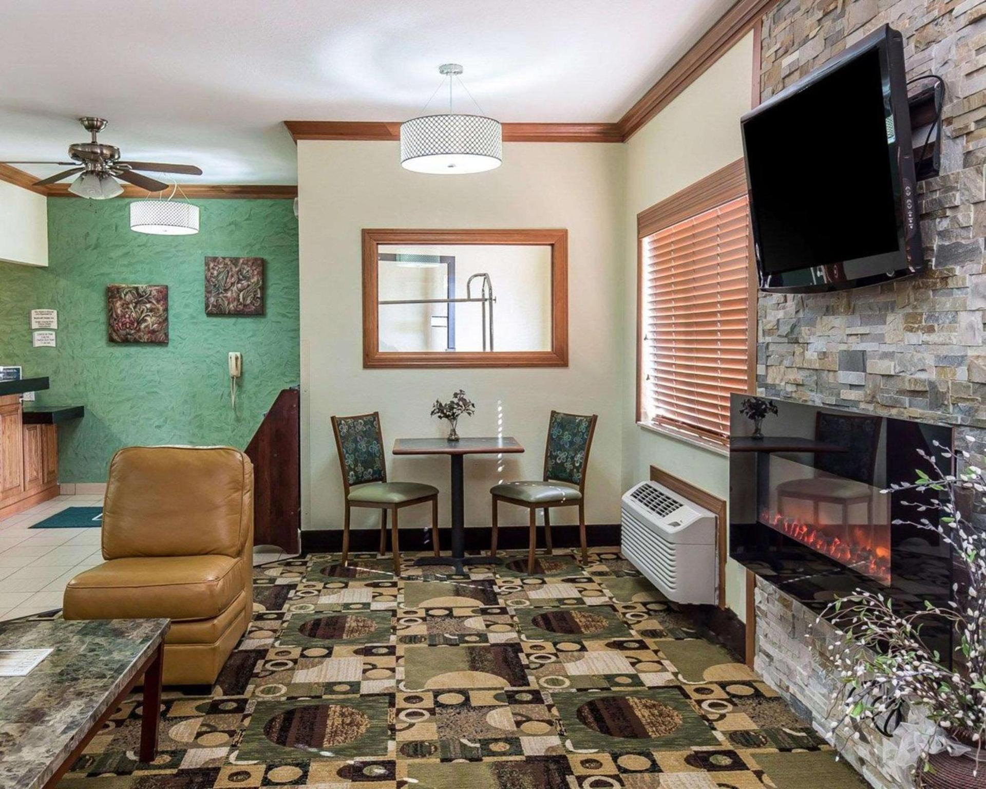 Quality Inn at Collins Road - Cedar Rapids photo 21