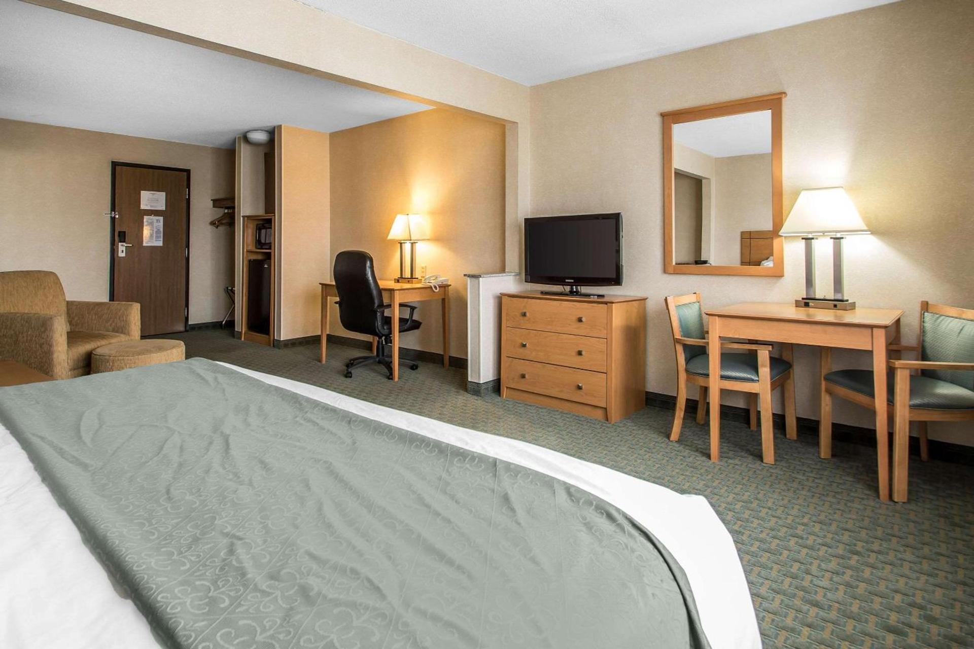 Quality Inn Dubuque on Hwy 20 photo 21