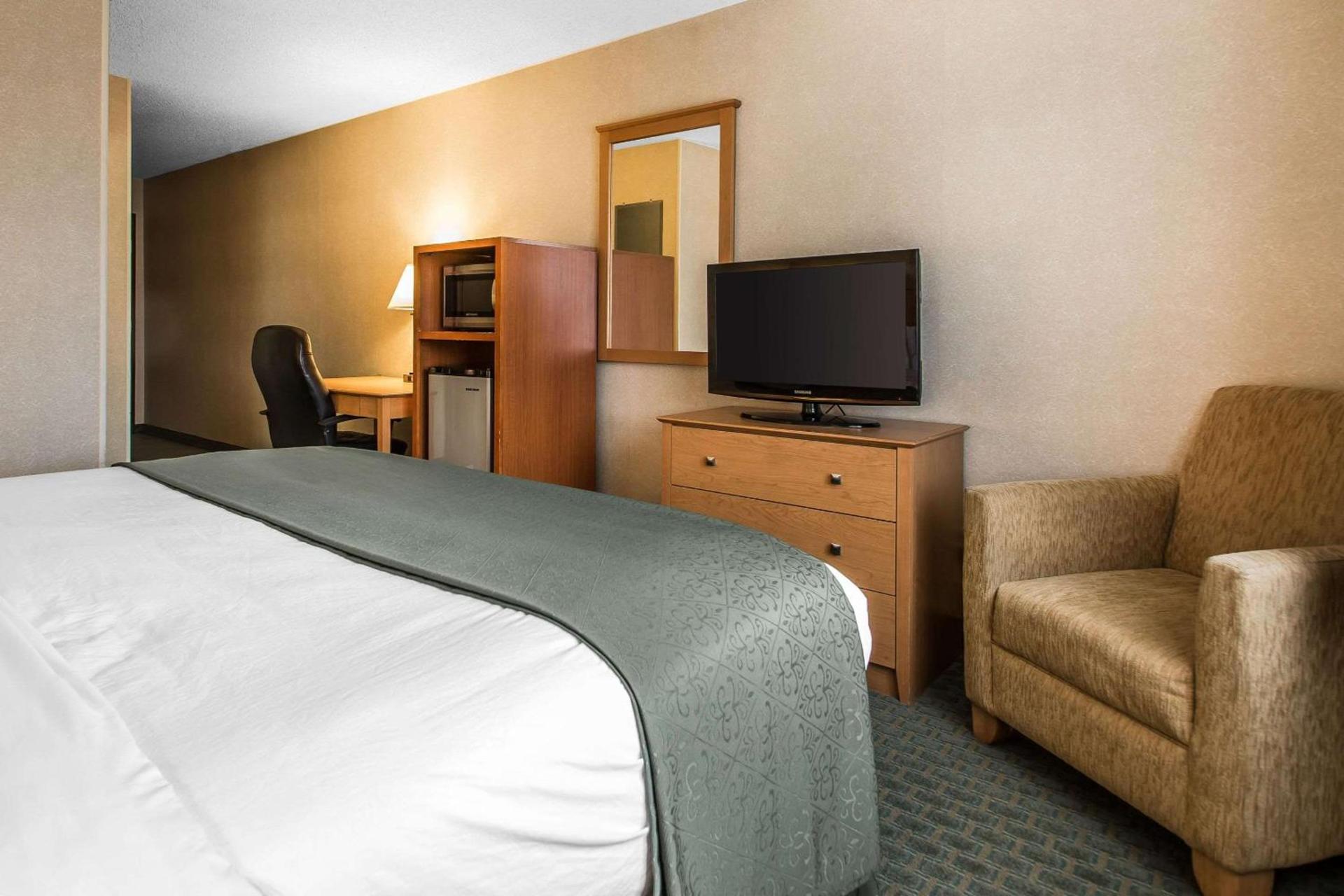 Quality Inn Dubuque on Hwy 20 photo 17