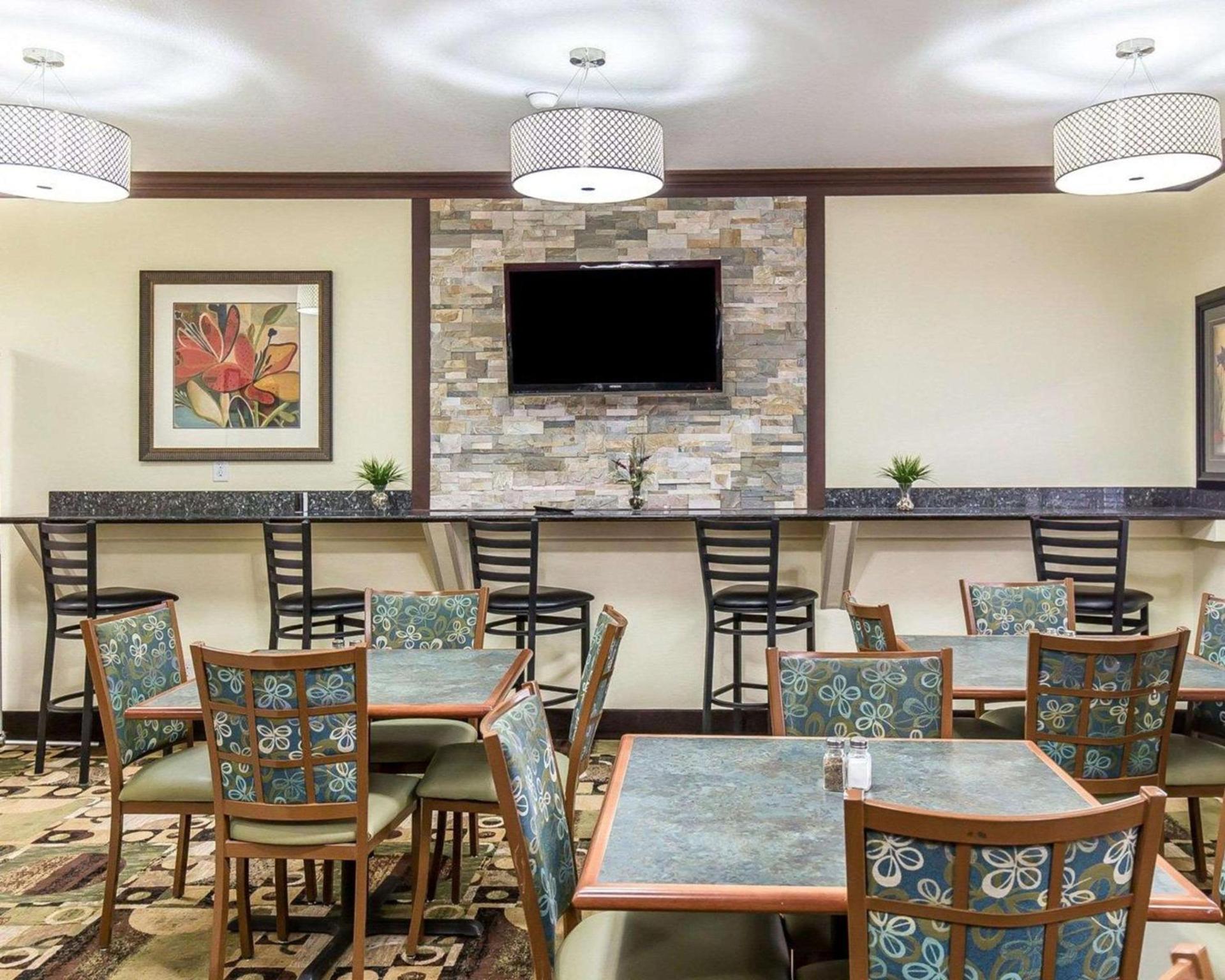 Quality Inn at Collins Road - Cedar Rapids photo 18