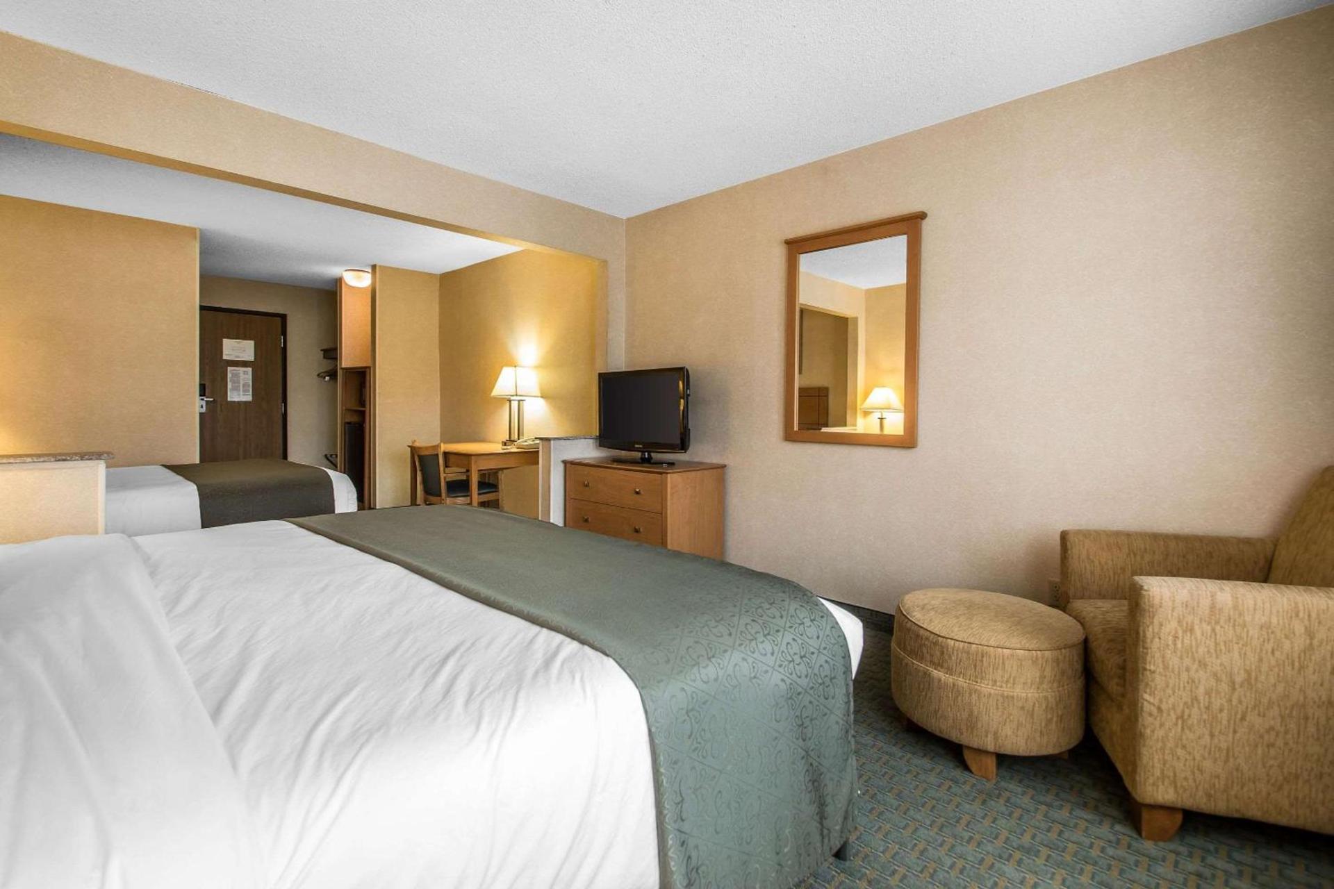 Quality Inn Dubuque on Hwy 20 photo 8