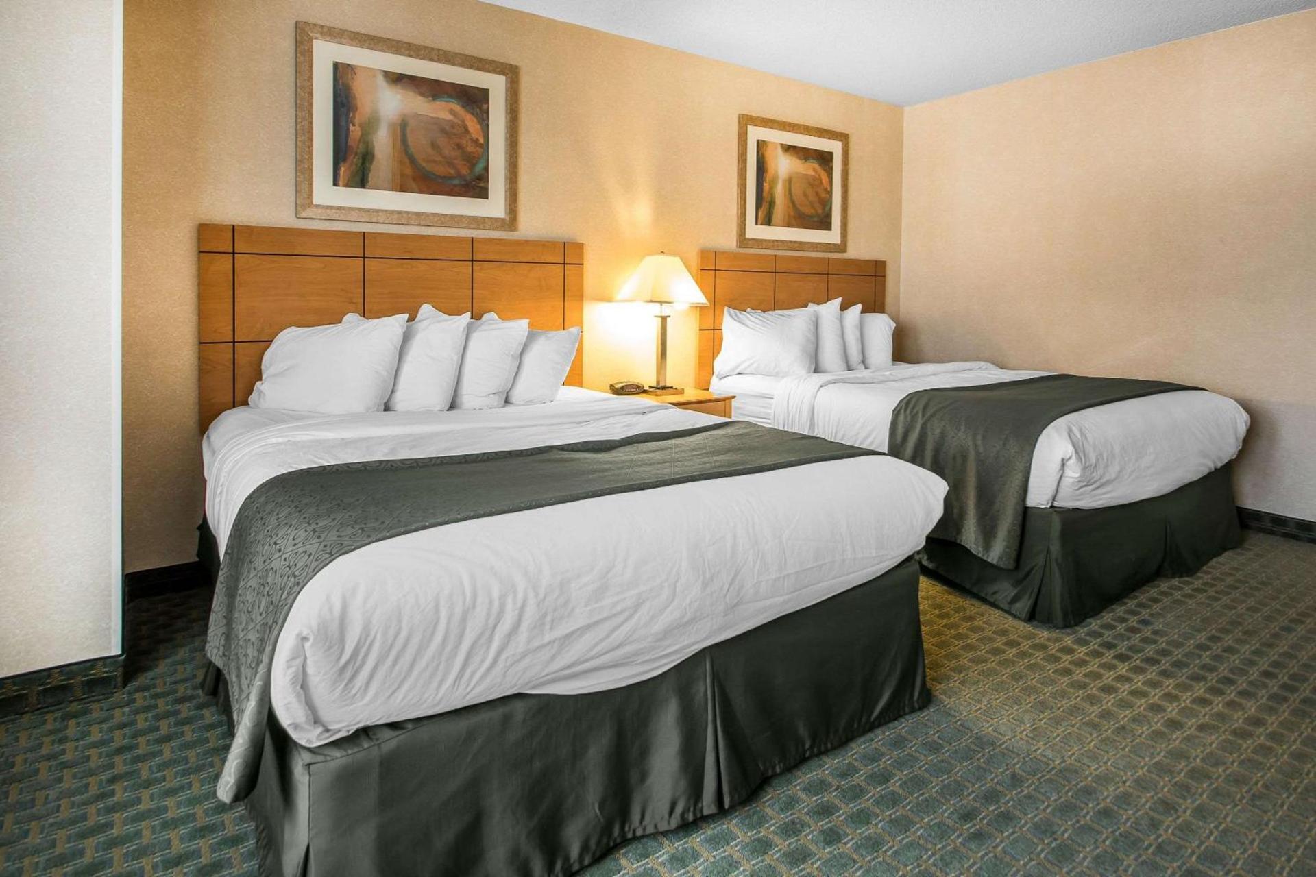 Quality Inn Dubuque on Hwy 20 photo 11