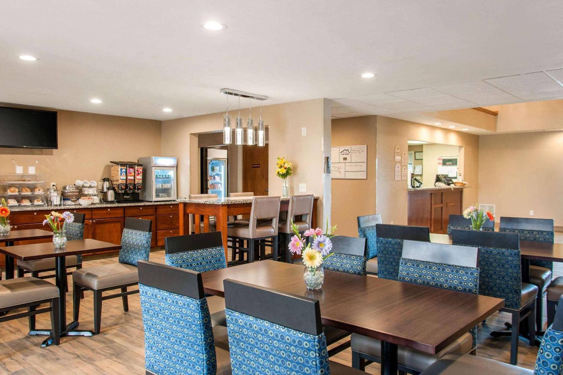 MainStay Suites Dubuque at Hwy 20 photo 31