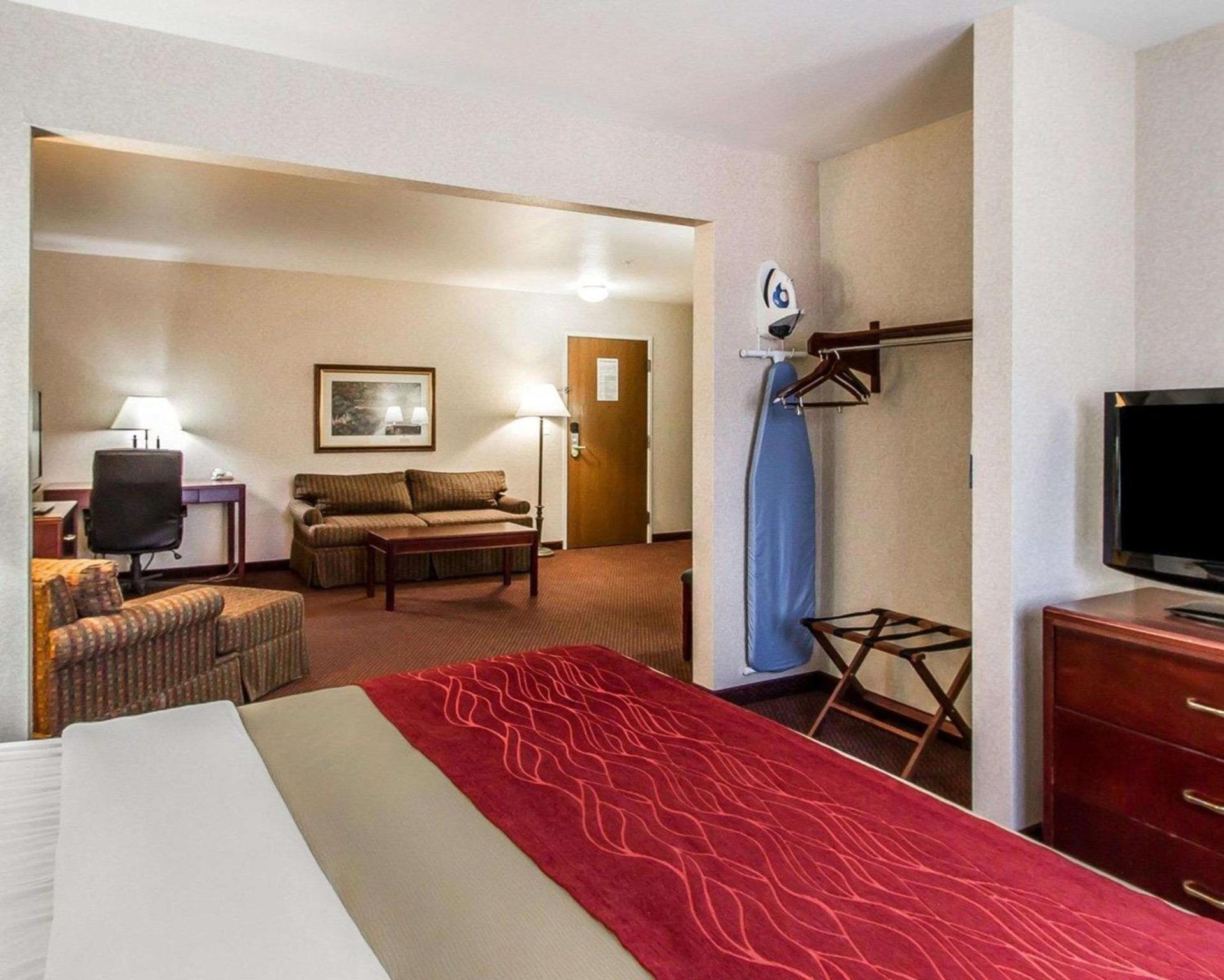 Quality Inn & Suites Fort Madison near Hwy 61 photo 17