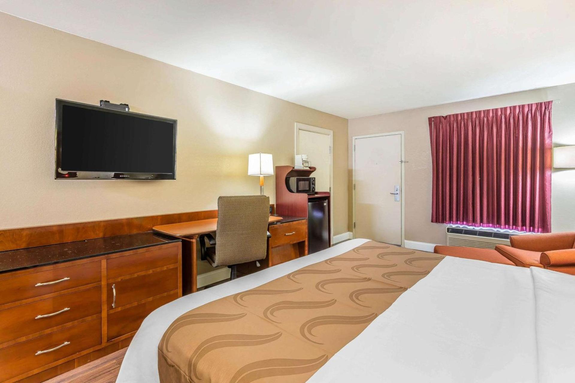 Quality Inn & Suites near Robins Air Force Base photo 28