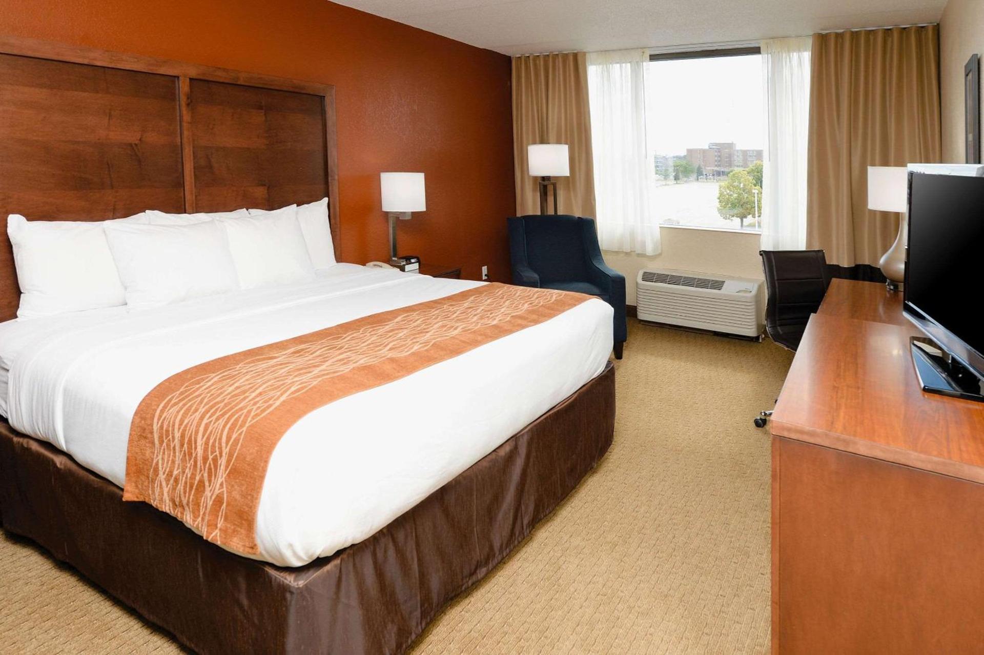 Comfort Inn & Suites Event Center photo 8