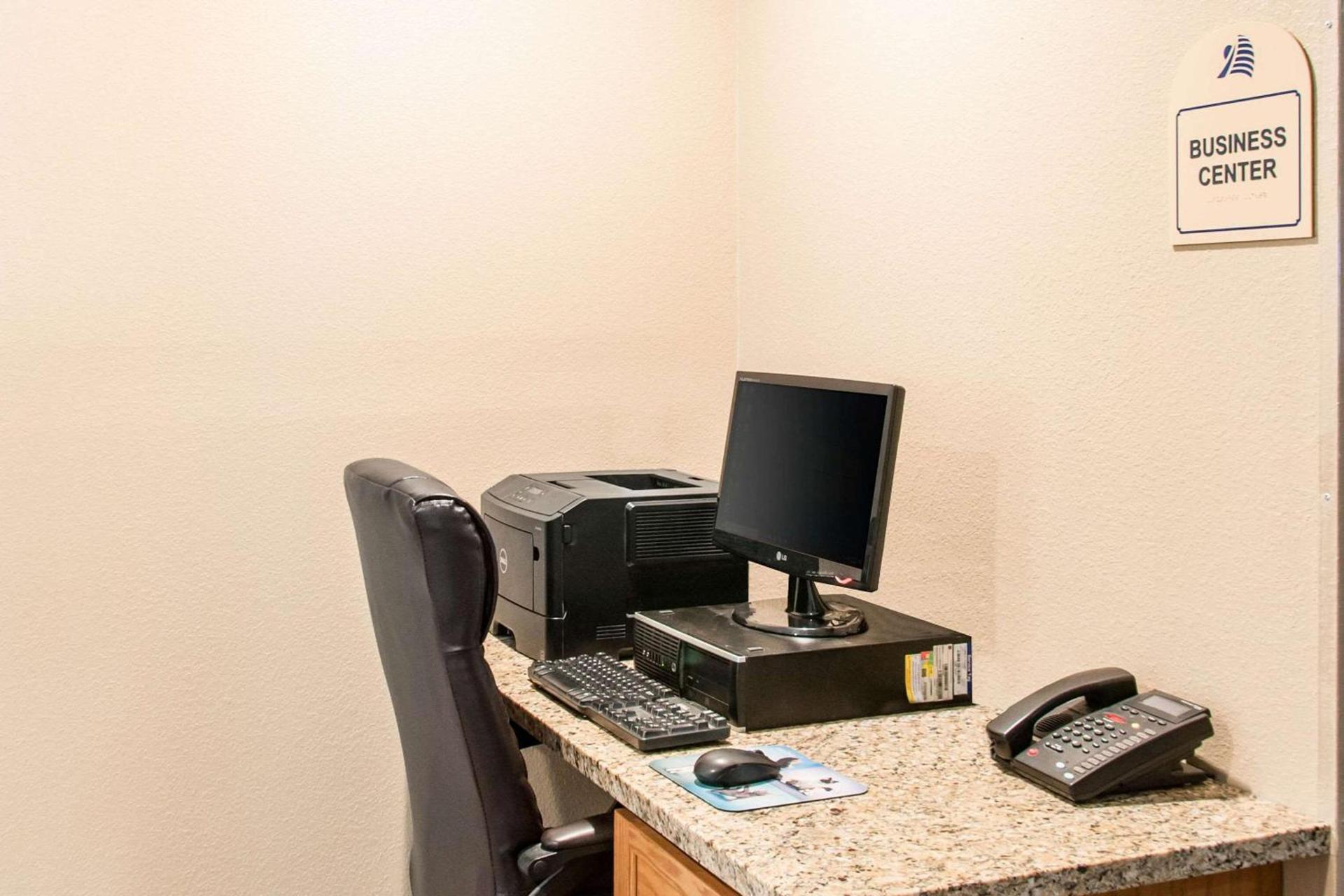 MainStay Suites Dubuque at Hwy 20 photo 29
