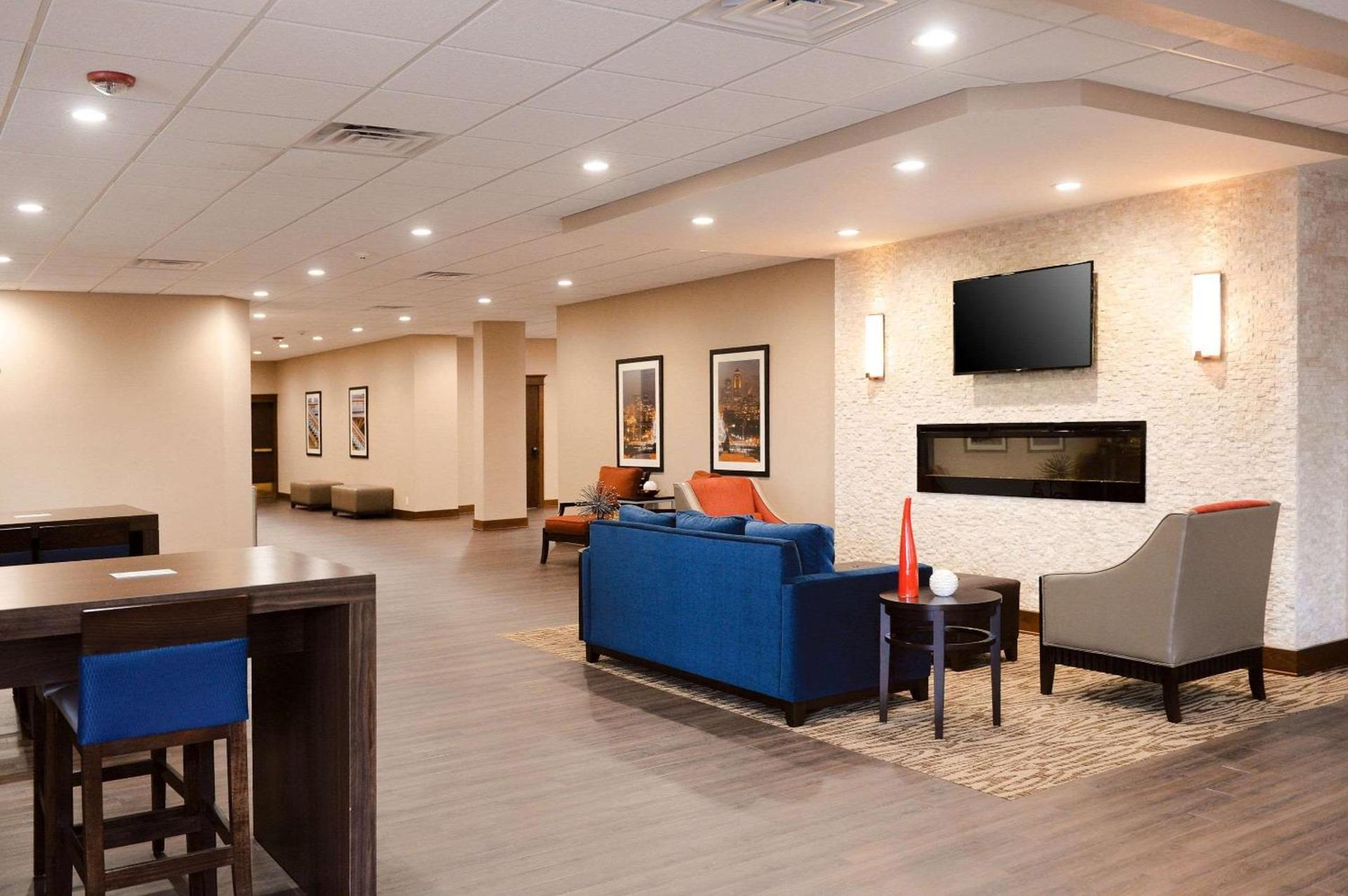 Comfort Inn & Suites Event Center photo 5