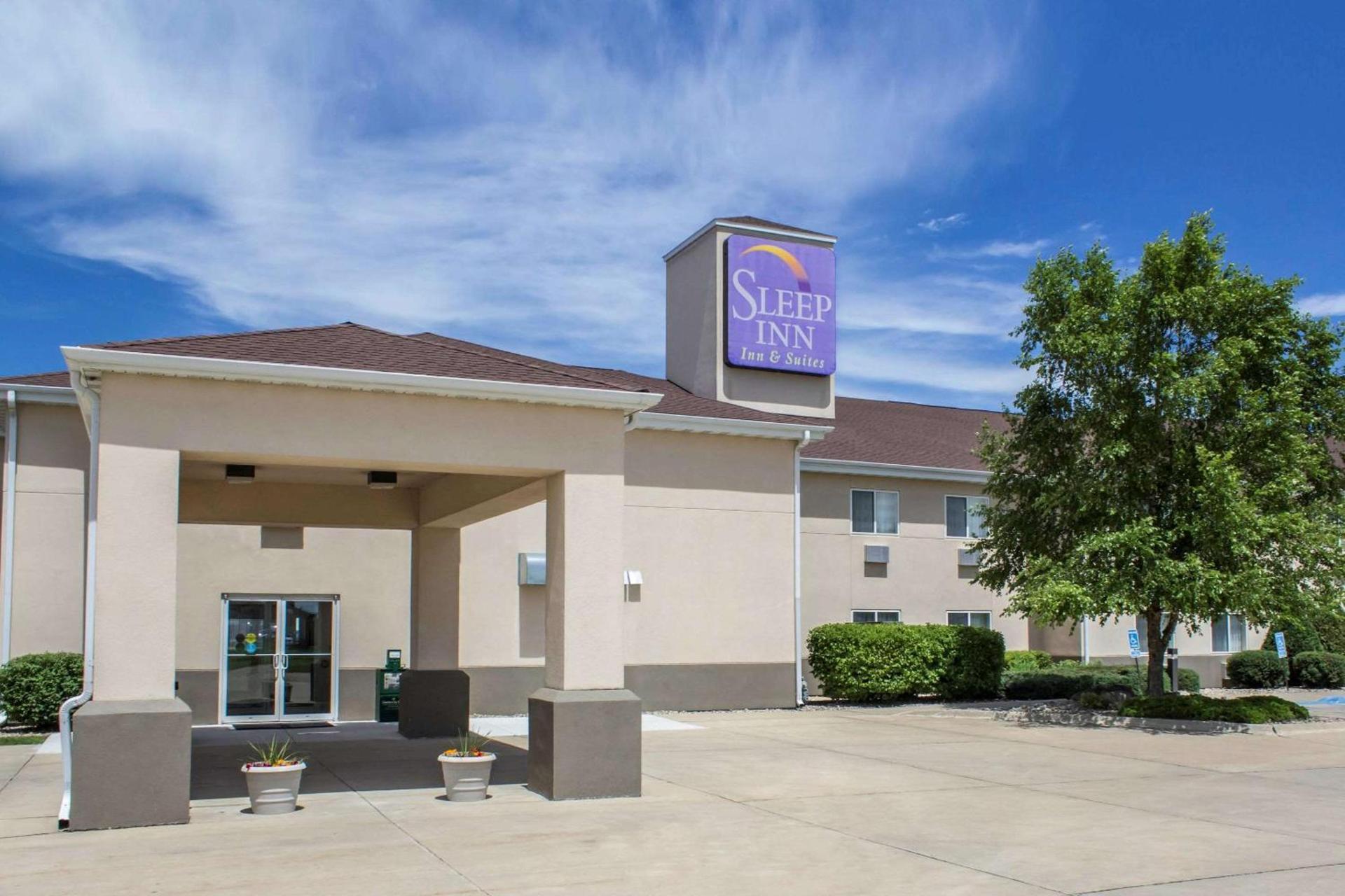 Sleep Inn & Suites Charles City photo 2