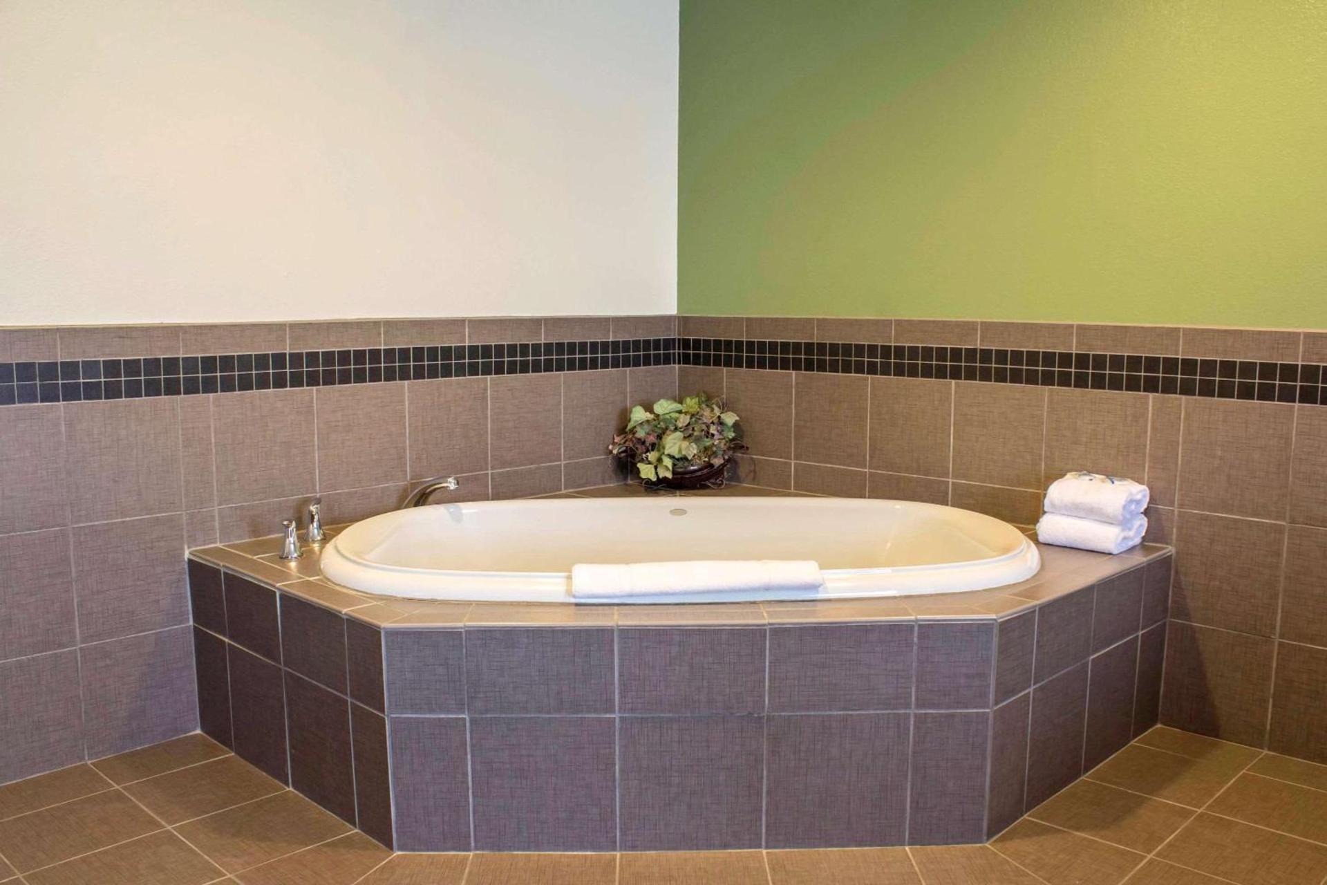 Sleep Inn & Suites Charles City photo 23