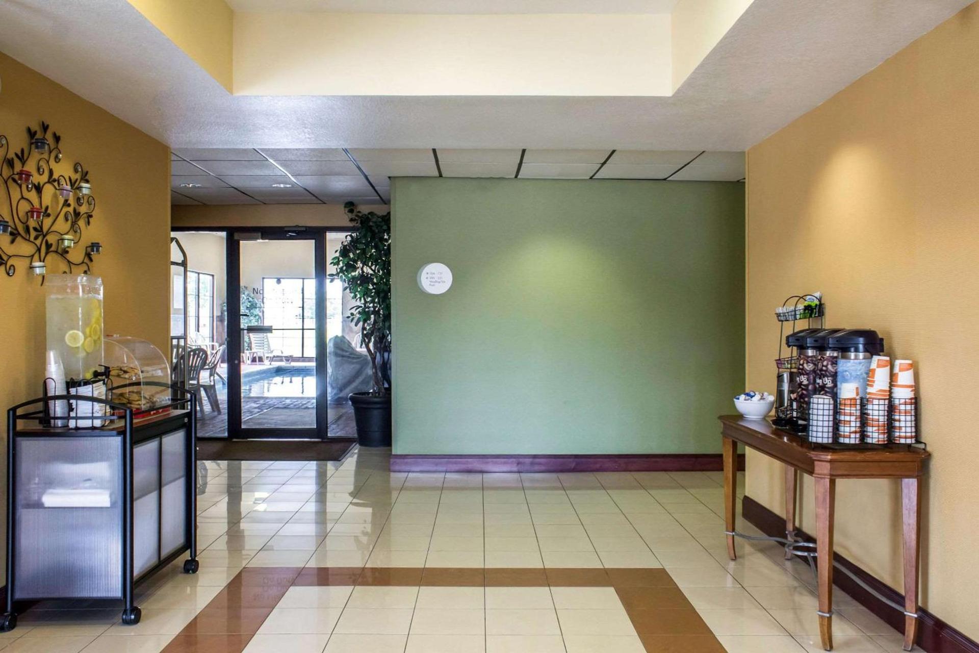 Econo Lodge Ankeny - Des Moines photo 3