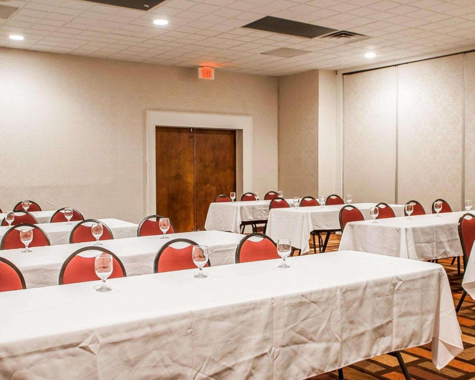Quality Inn Fort Dodge photo 34