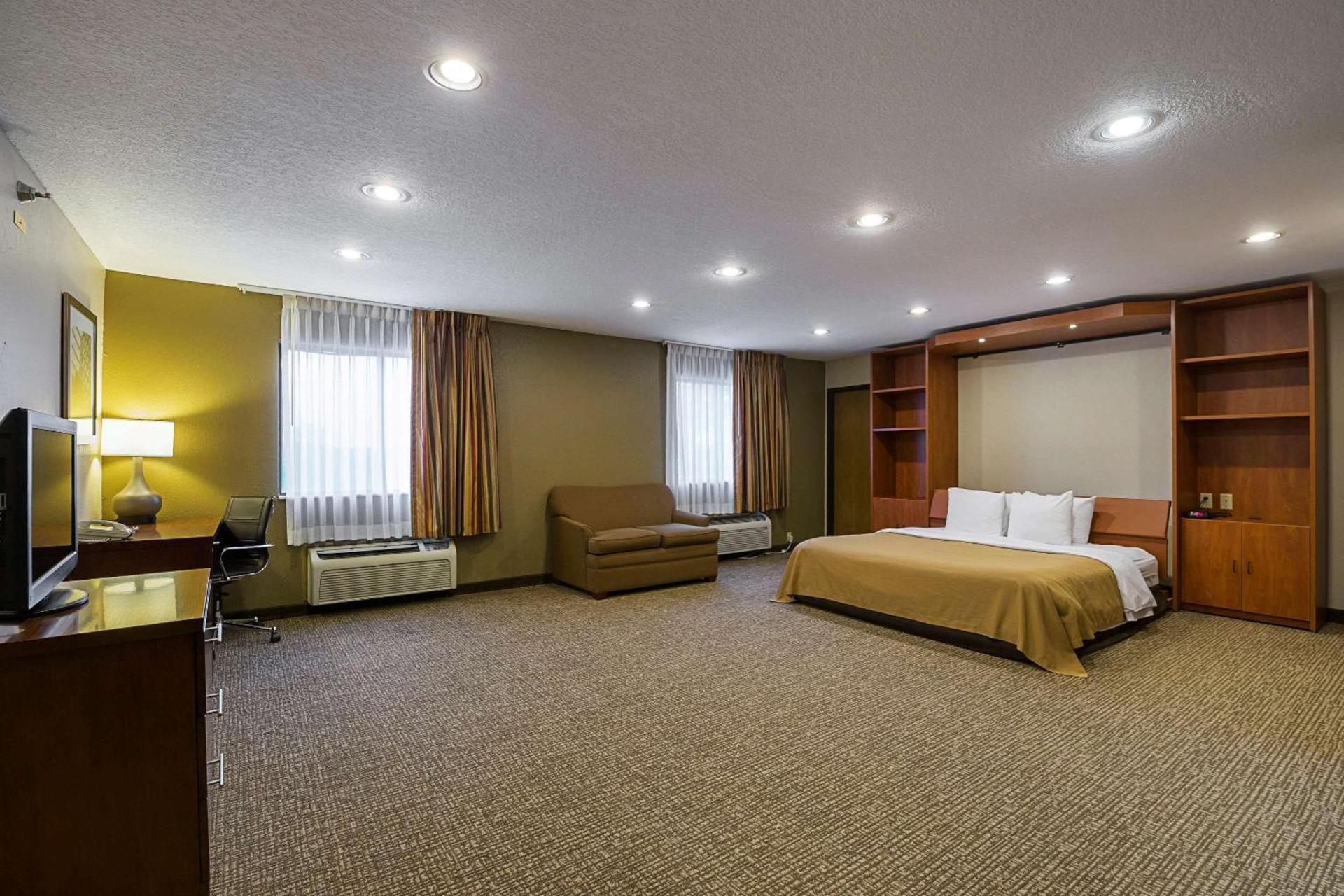 Quality Inn Waverly photo 11