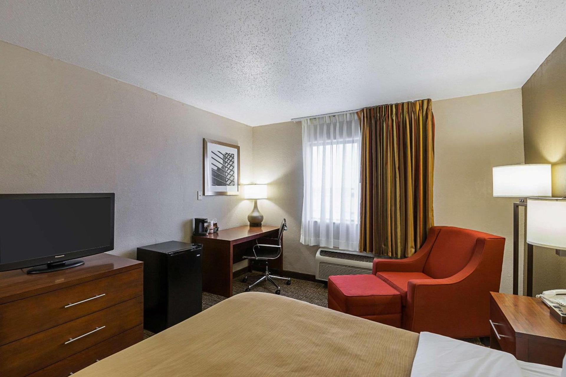 Quality Inn Waverly photo 9