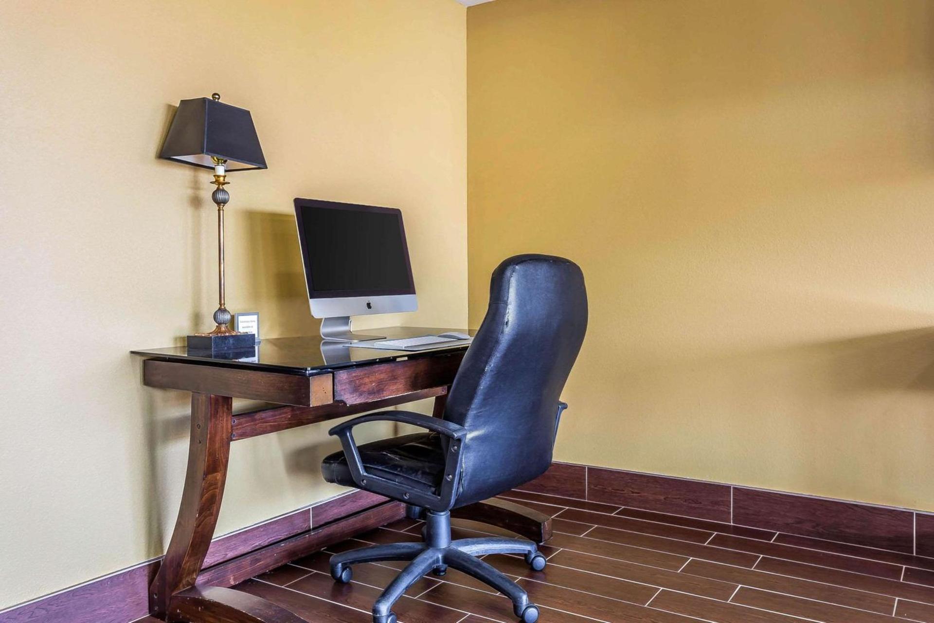 Quality Inn & Suites near Robins Air Force Base photo 34