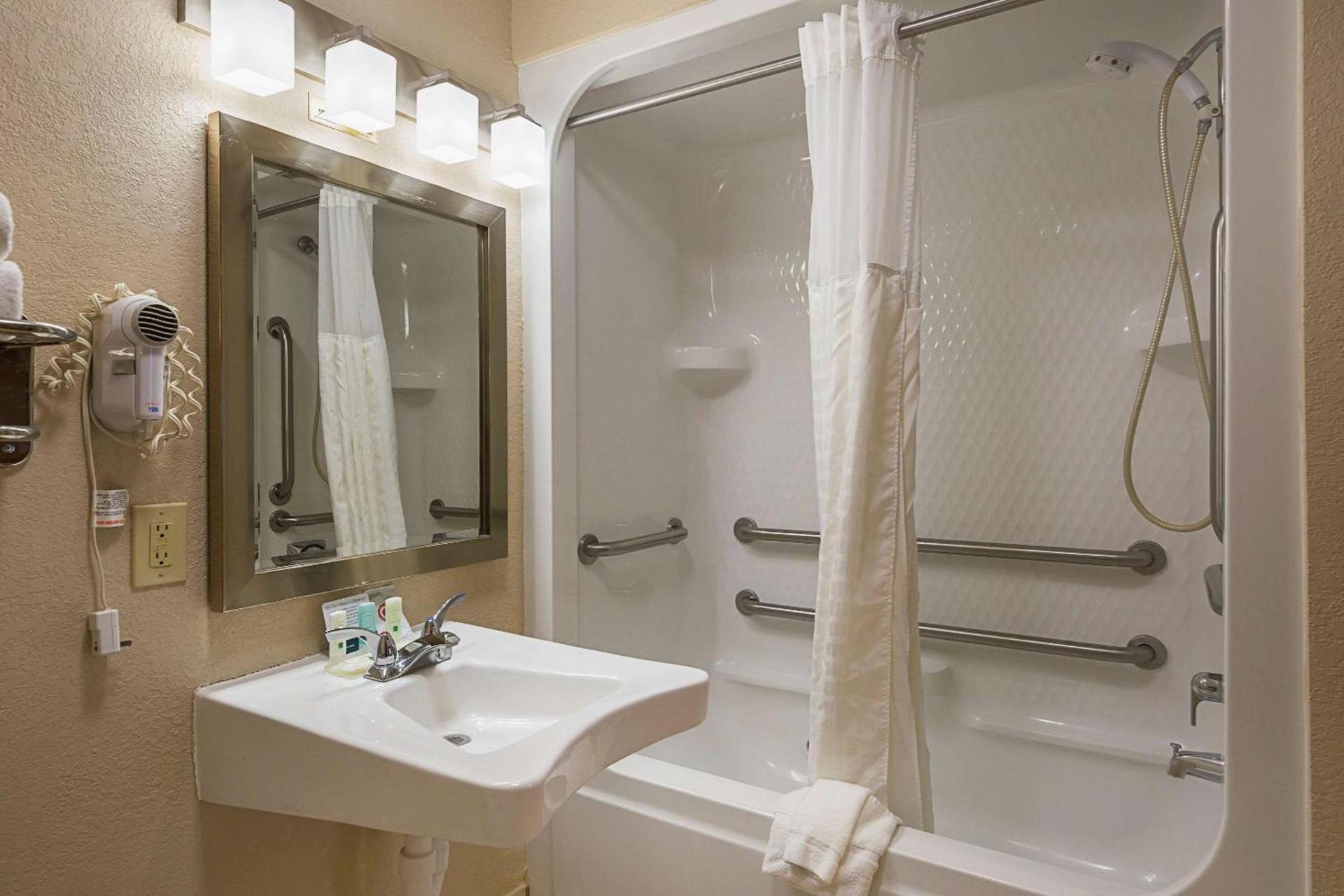 Quality Inn Waverly photo 27