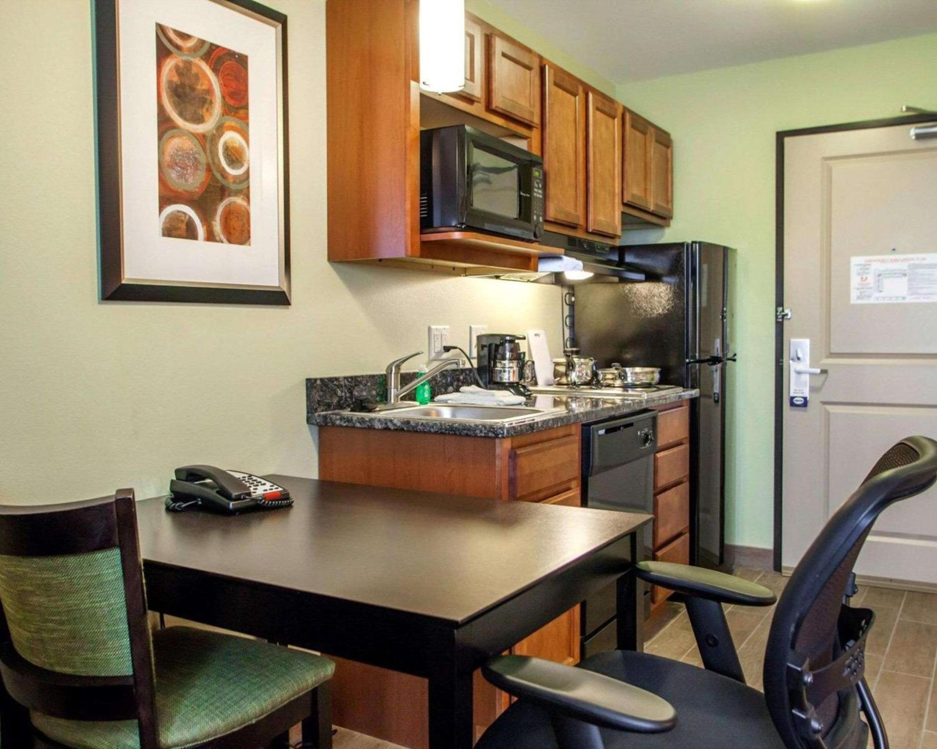 Suburban Studios Cedar Falls photo 21