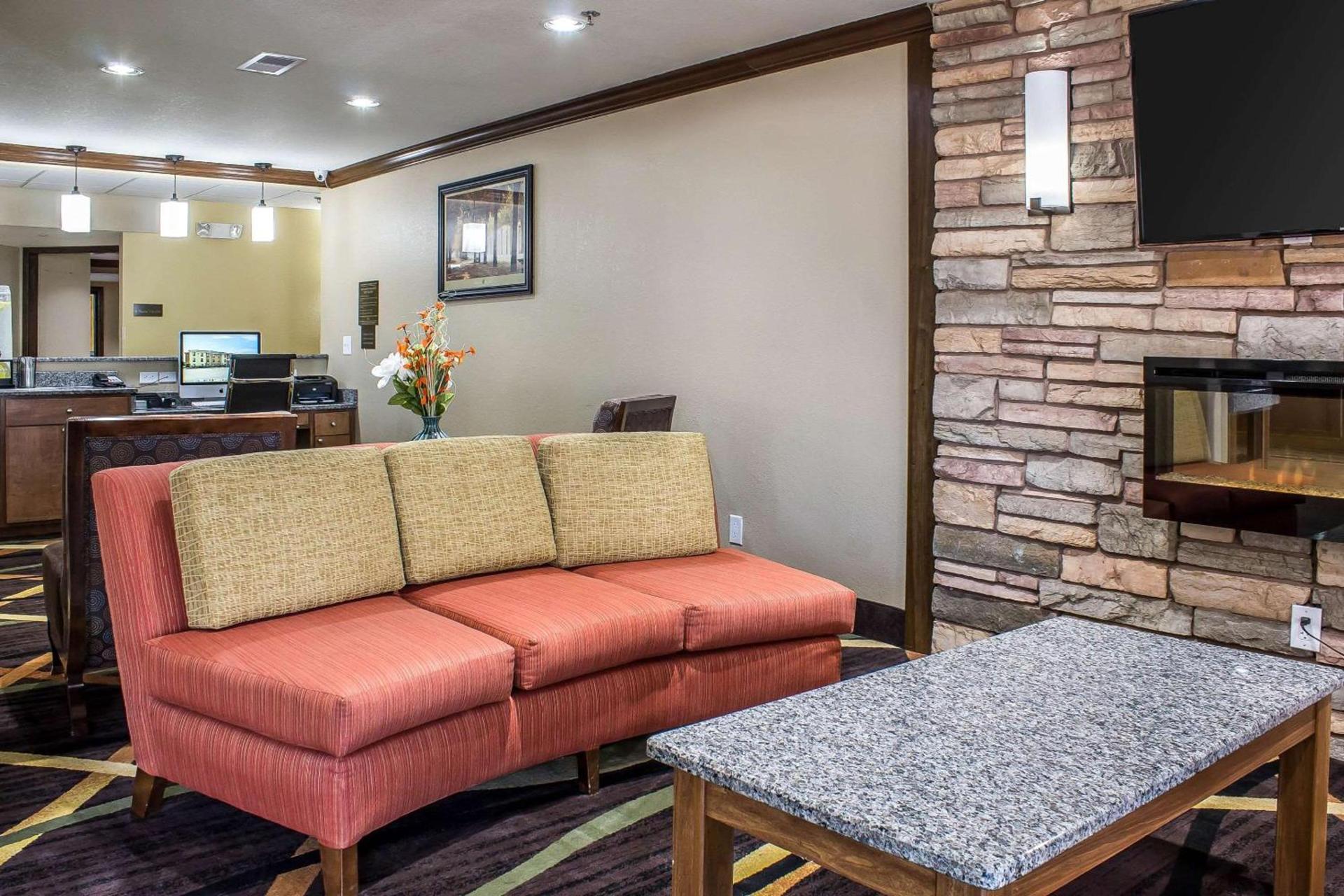 Comfort Inn & Suites Cedar Rapids North - Collins Road photo 5