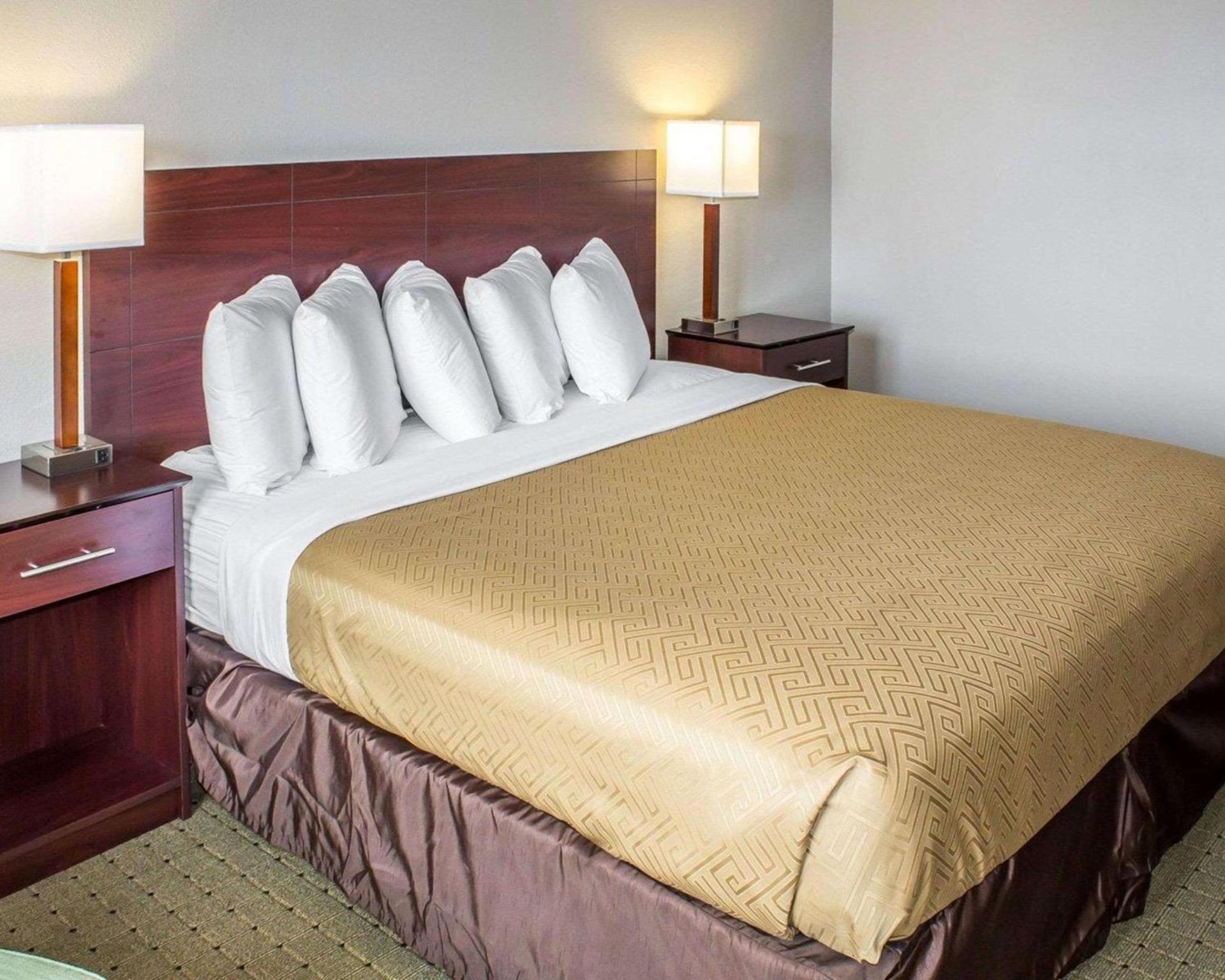 Econo Lodge Ames photo 16