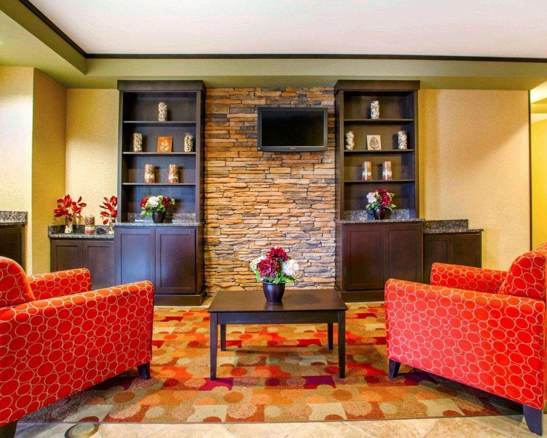 Suburban Studios Cedar Falls photo 3
