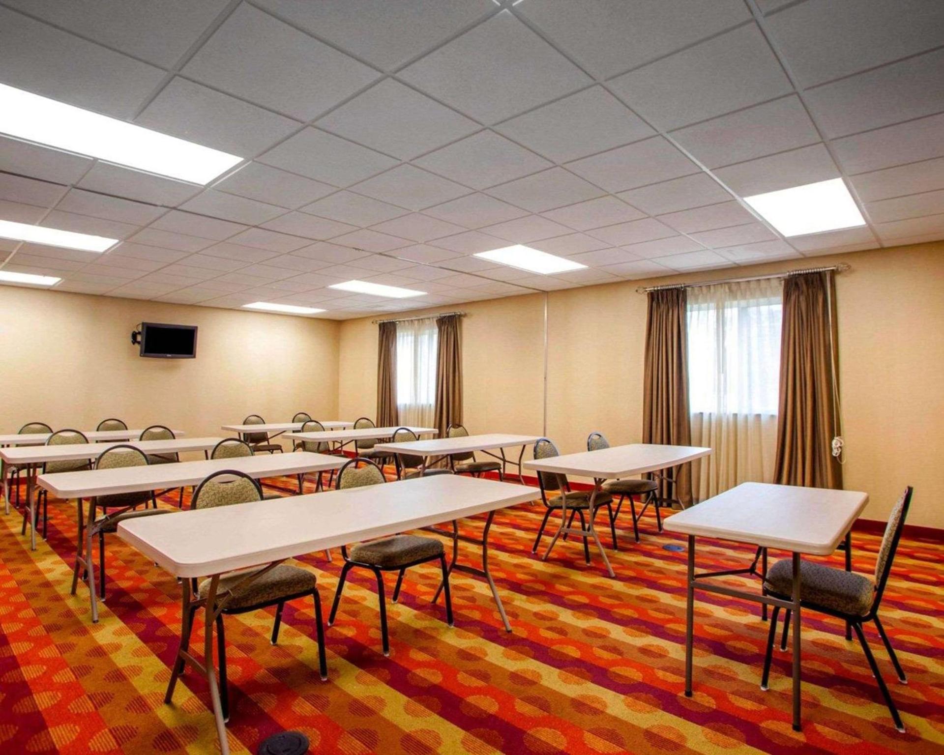 Suburban Studios Cedar Falls photo 28
