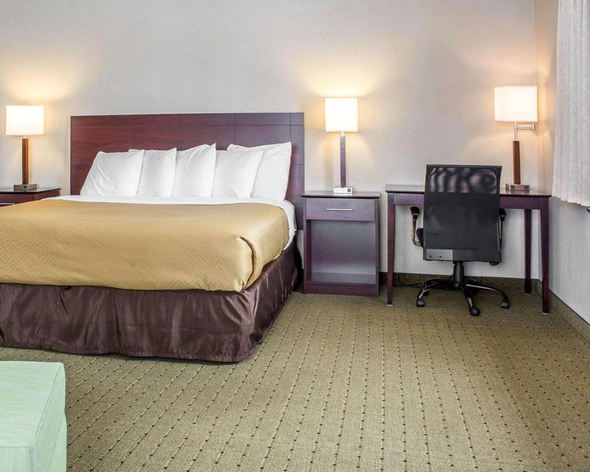Econo Lodge Ames photo 7