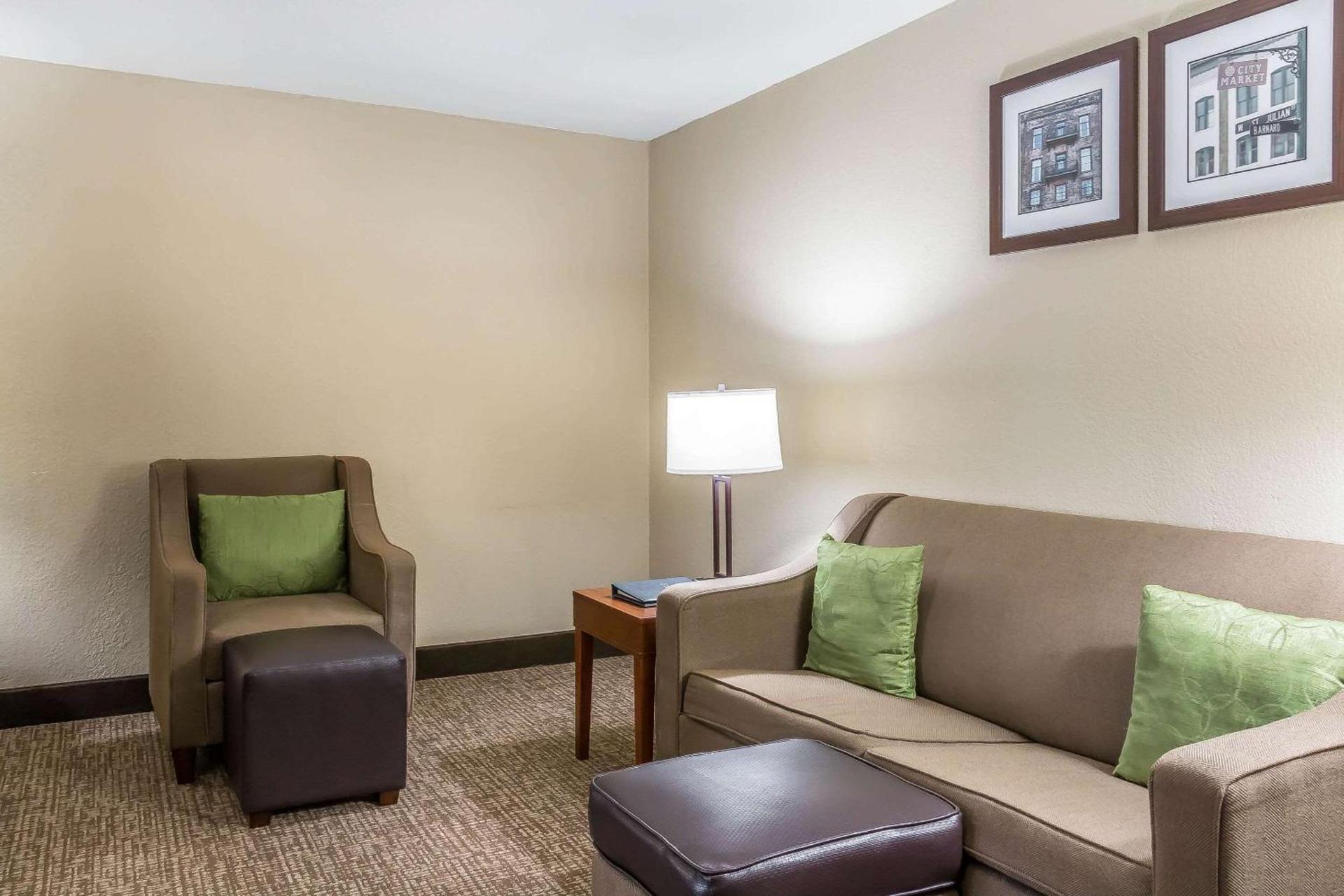 Comfort Inn Savannah Midtown photo 5