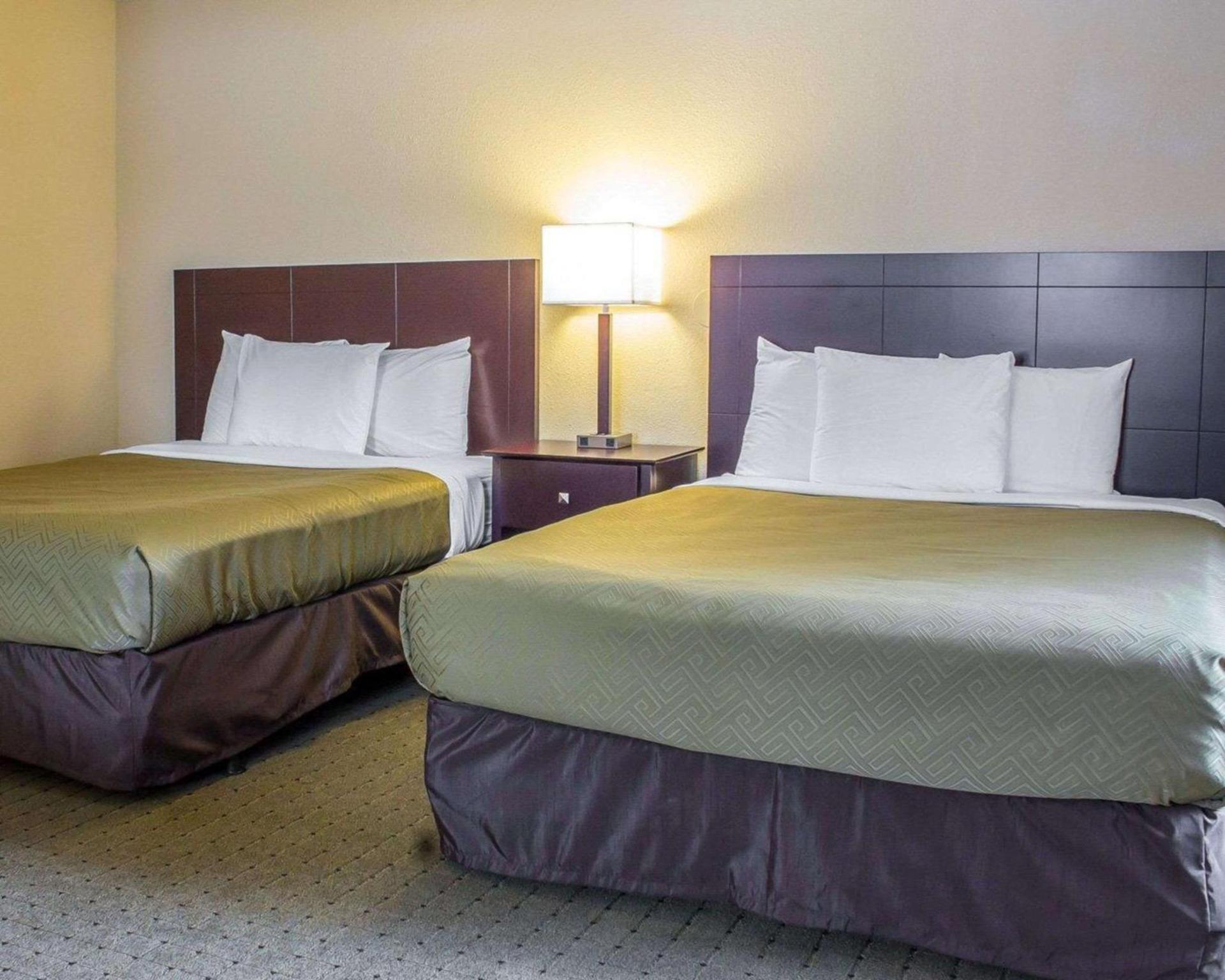 Econo Lodge Ames photo 5