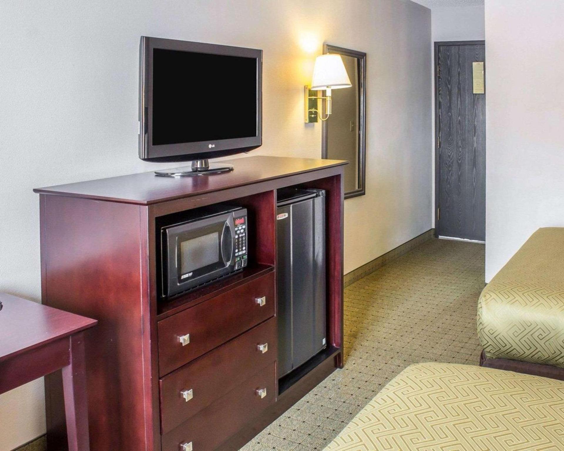 Econo Lodge Ames photo 29