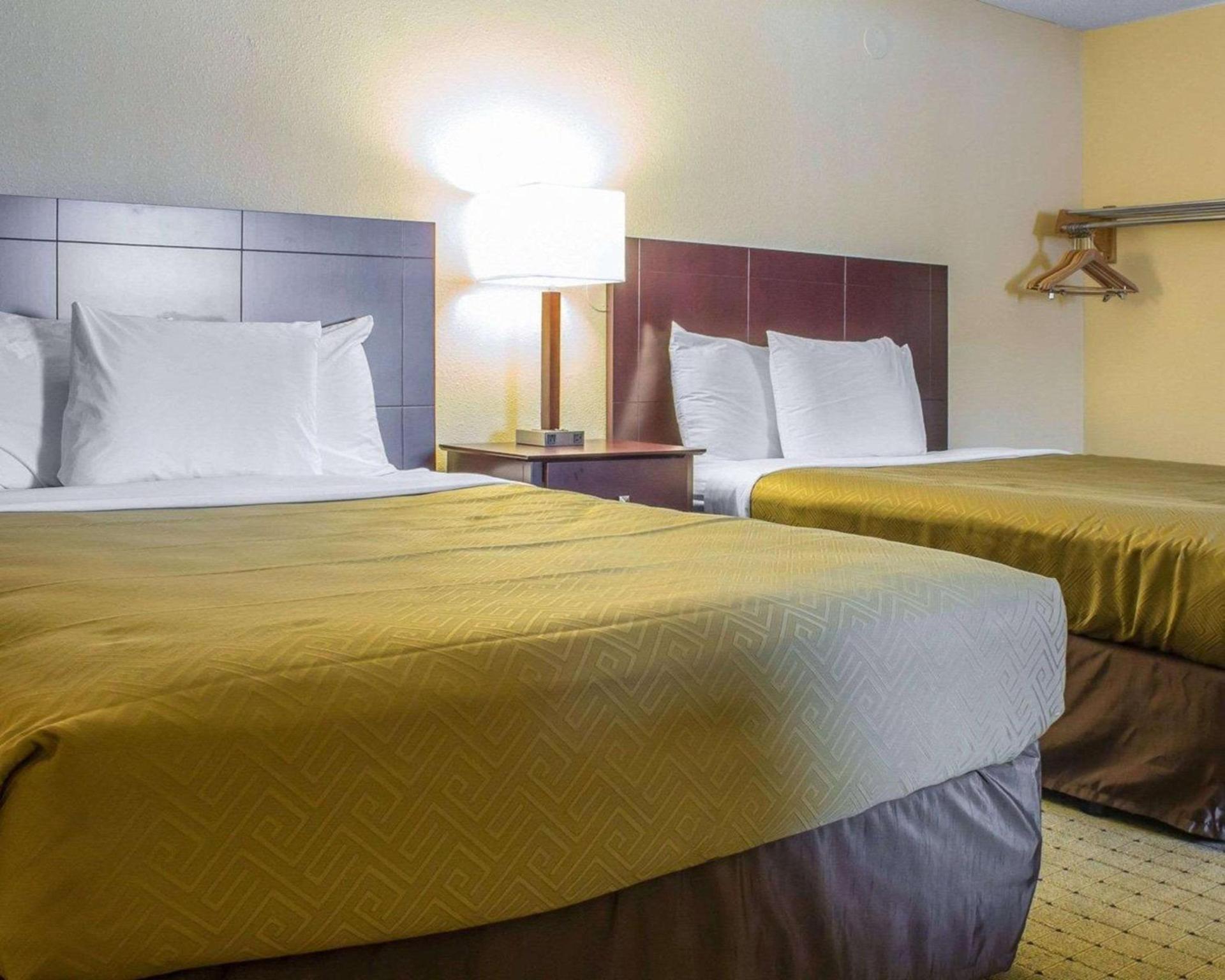 Econo Lodge Ames photo 8
