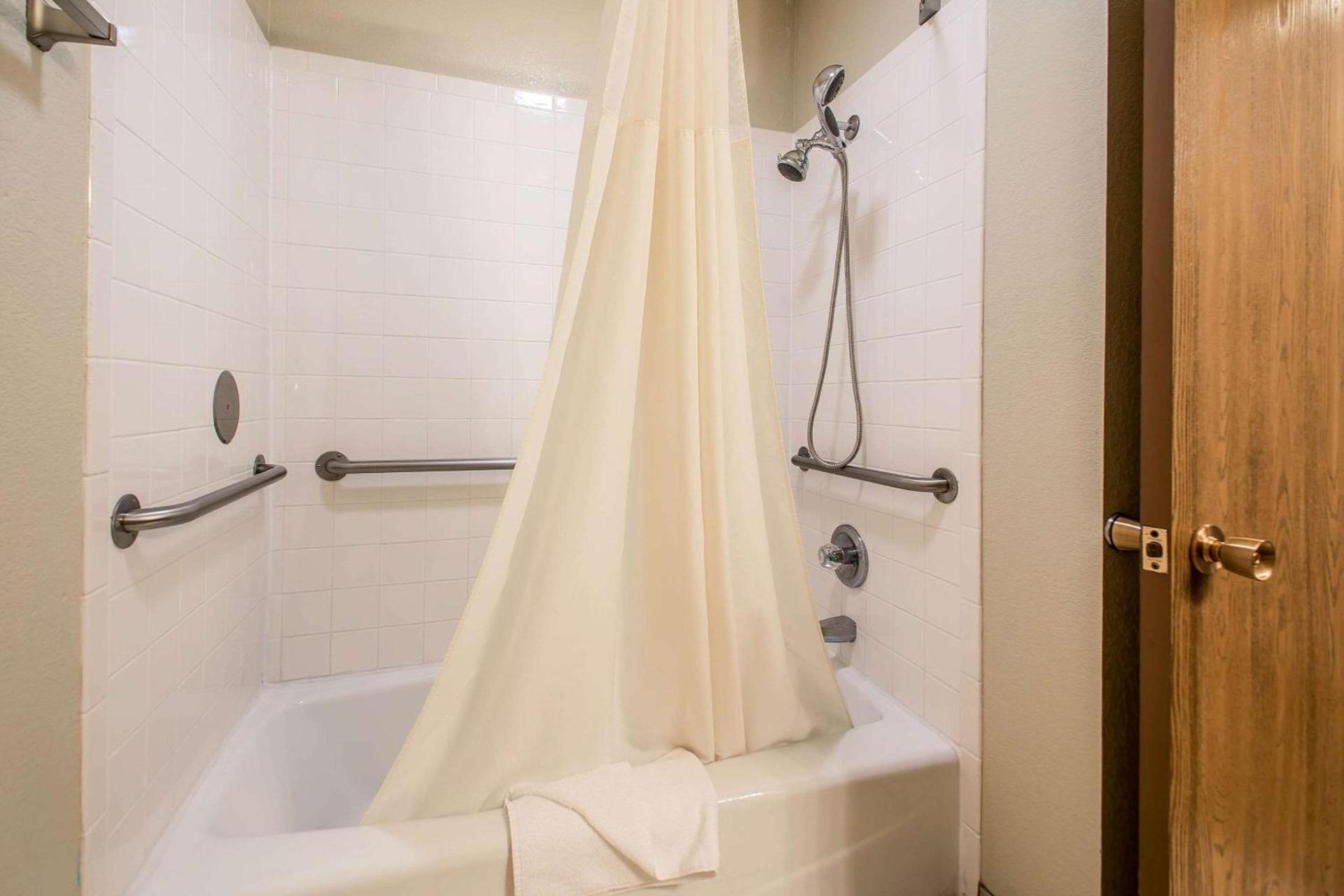 Quality Inn & Suites Decorah photo 12
