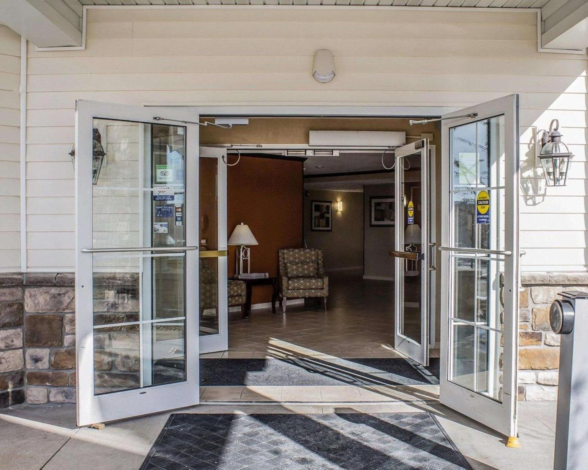 MainStay Suites Coralville - Iowa City photo 2