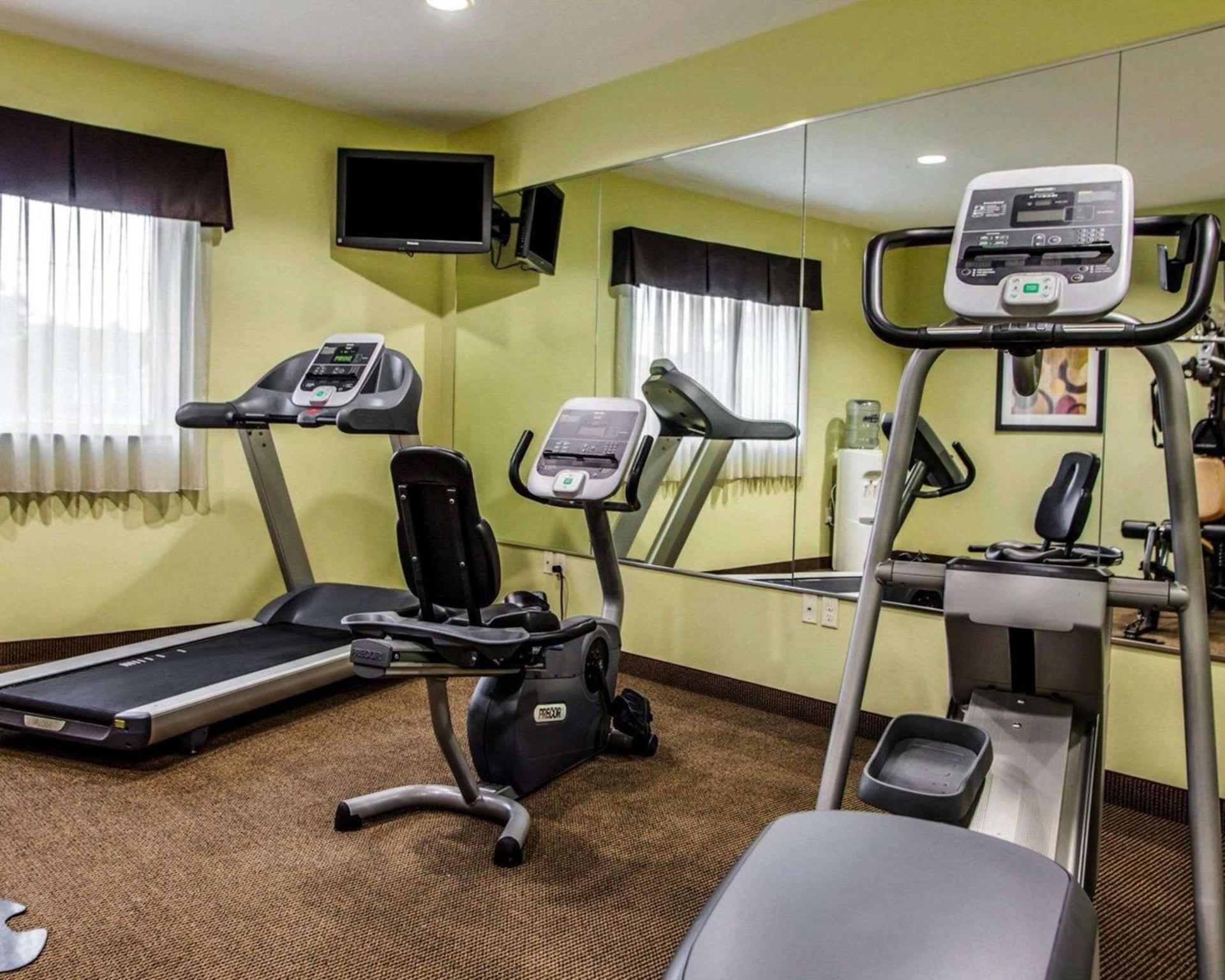Suburban Studios Cedar Falls photo 35