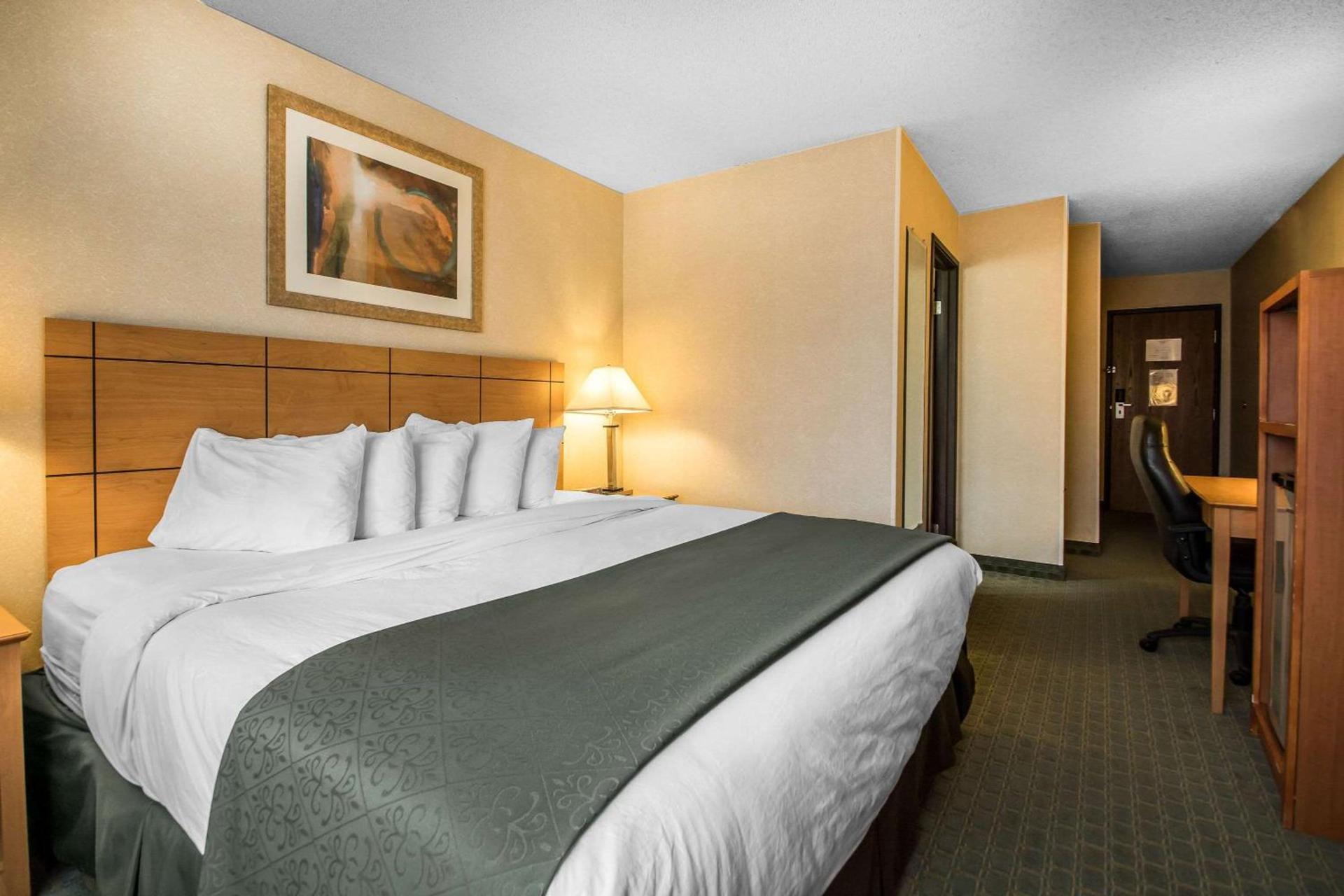 Quality Inn Dubuque on Hwy 20 photo 30